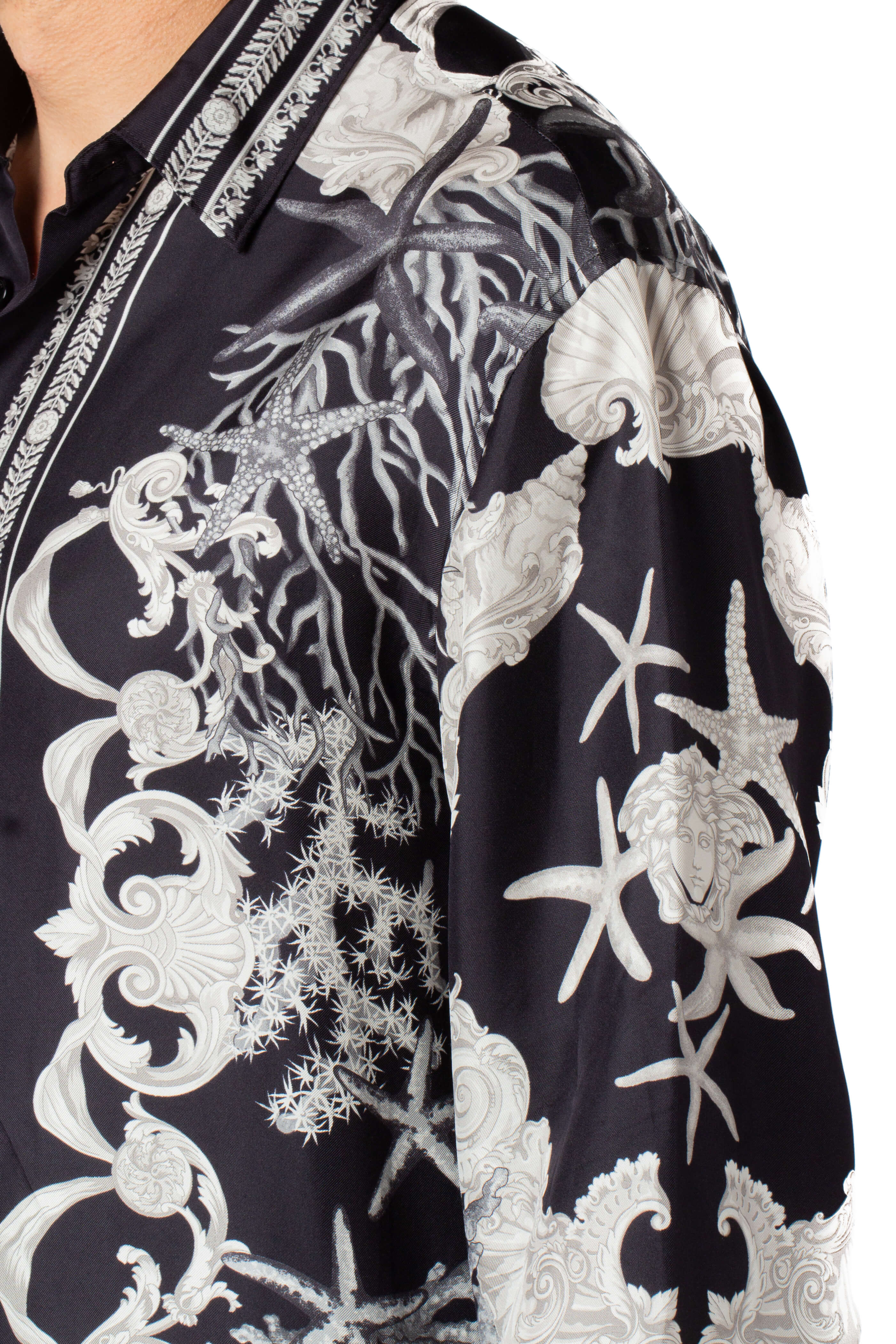 Versace, Talla L