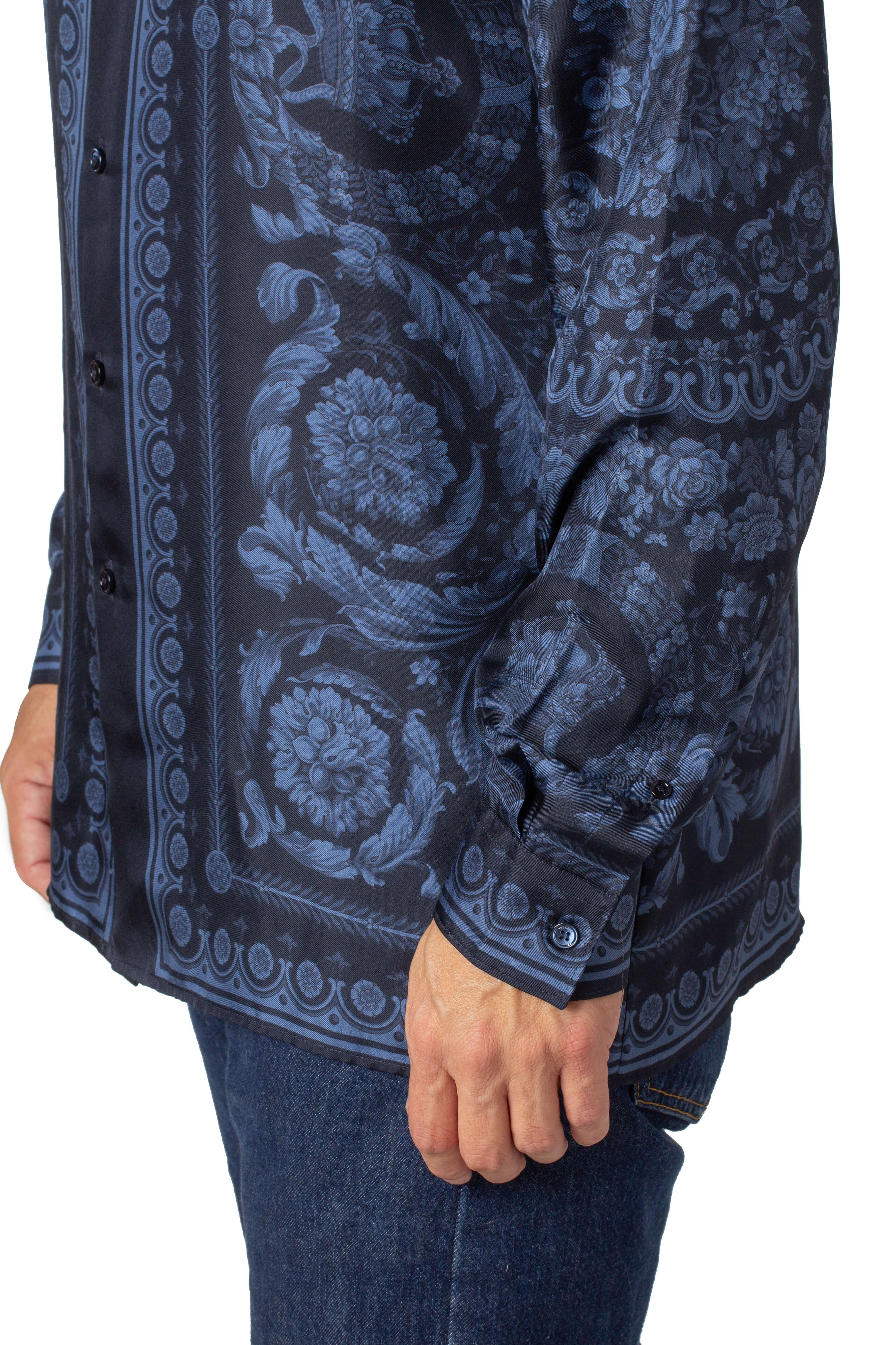 Versace, Talla L