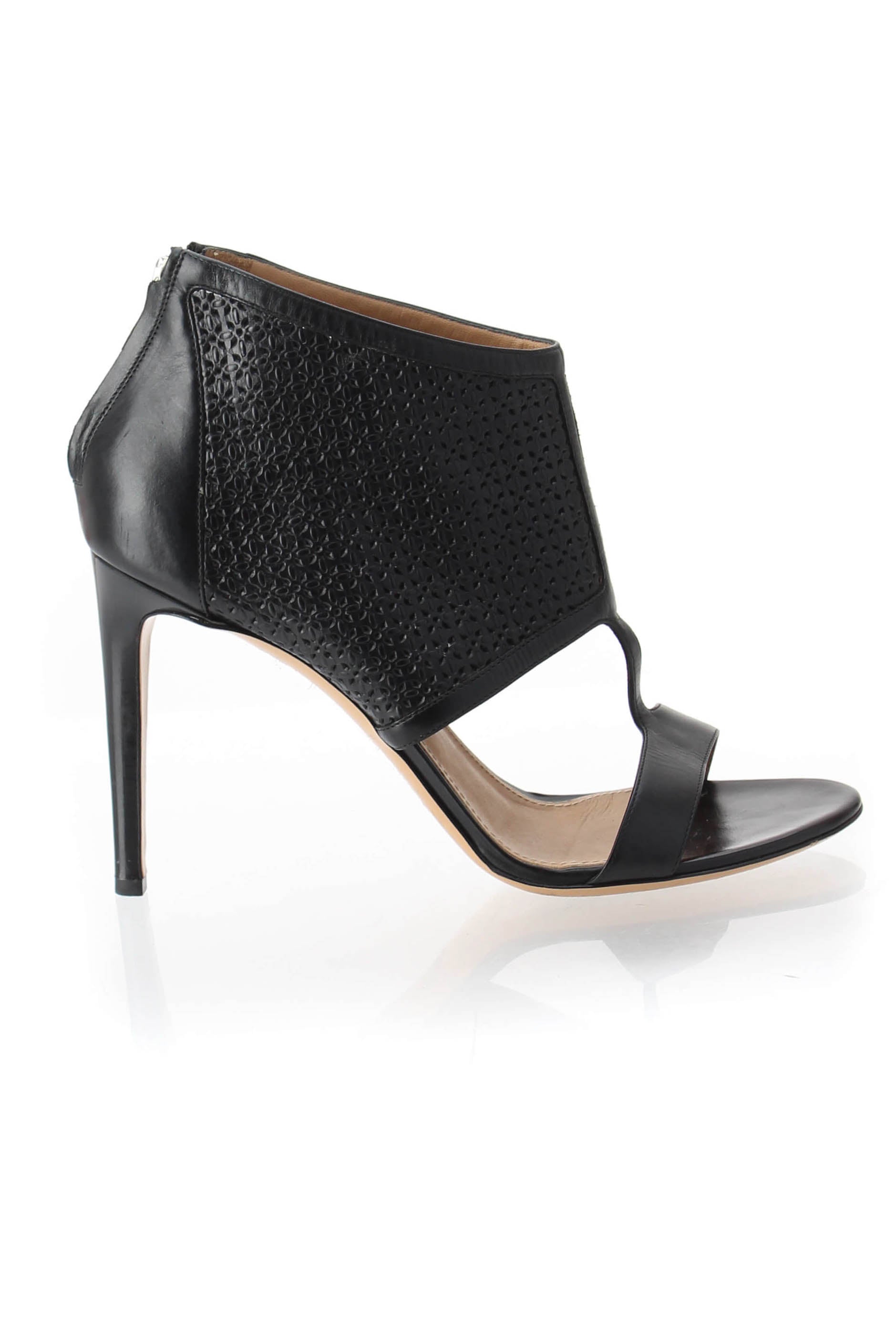 Salvatore Ferragamo, 9 USA