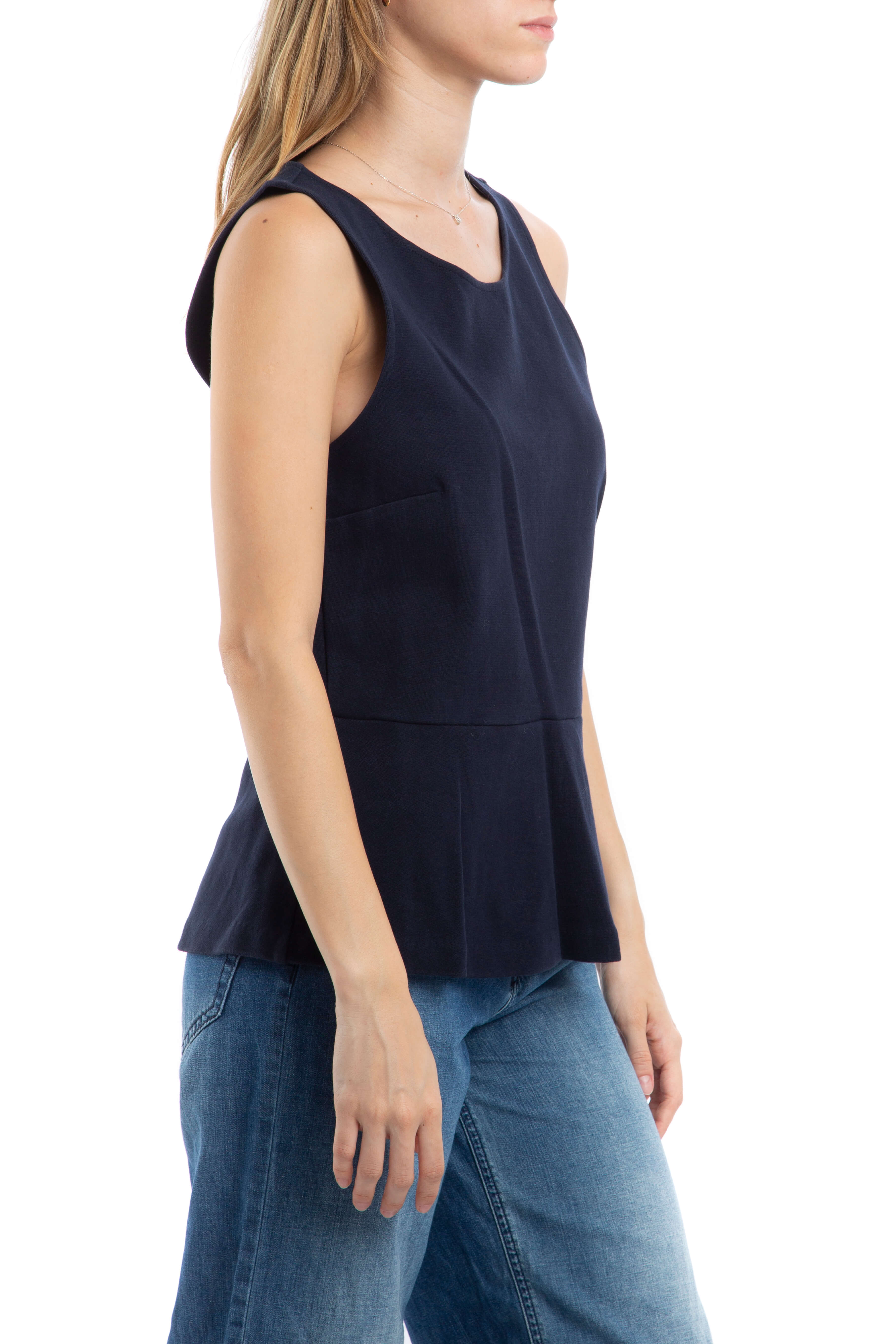 J Crew, Talla S