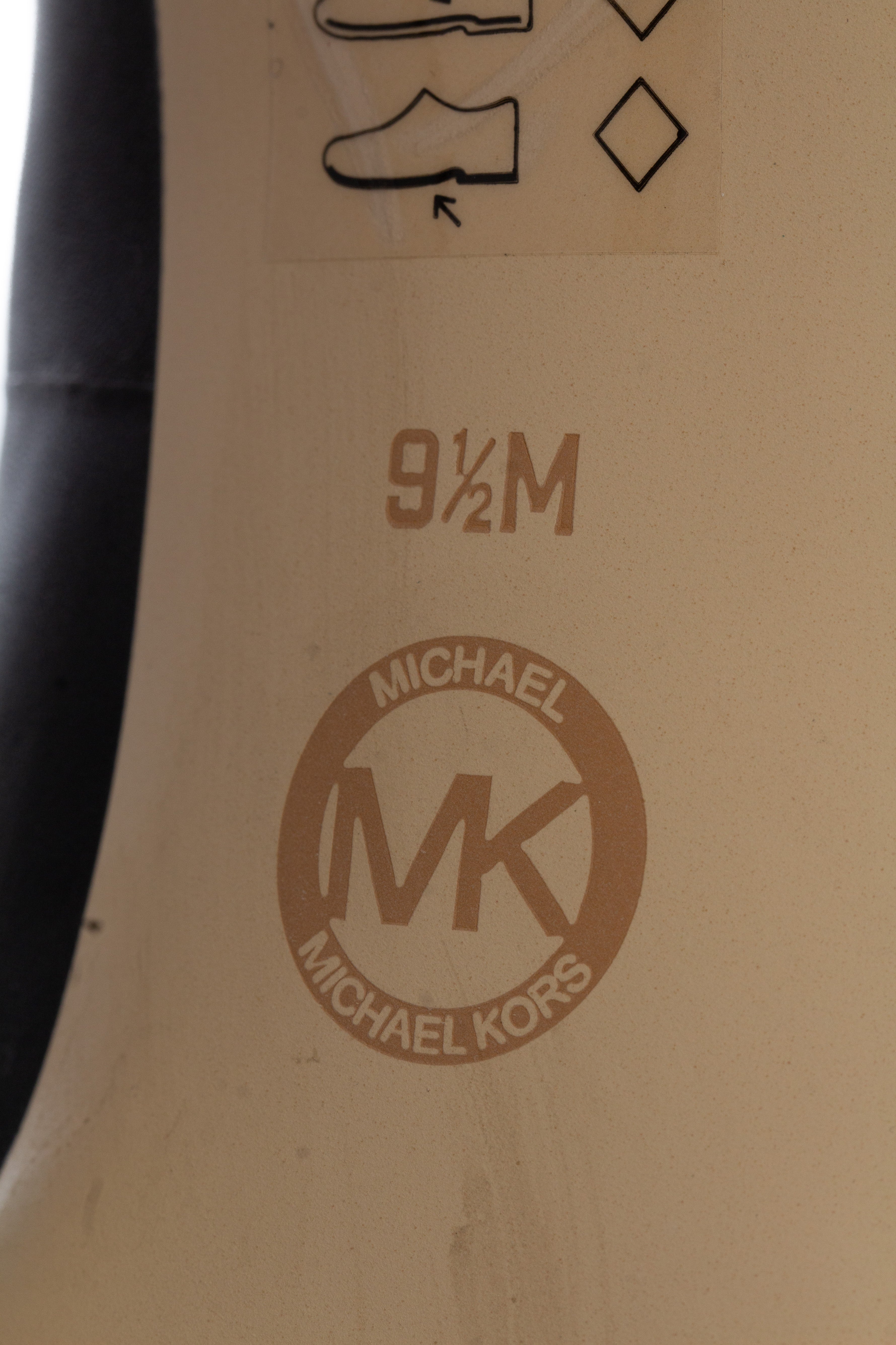Michael Kors, 9.5 USA