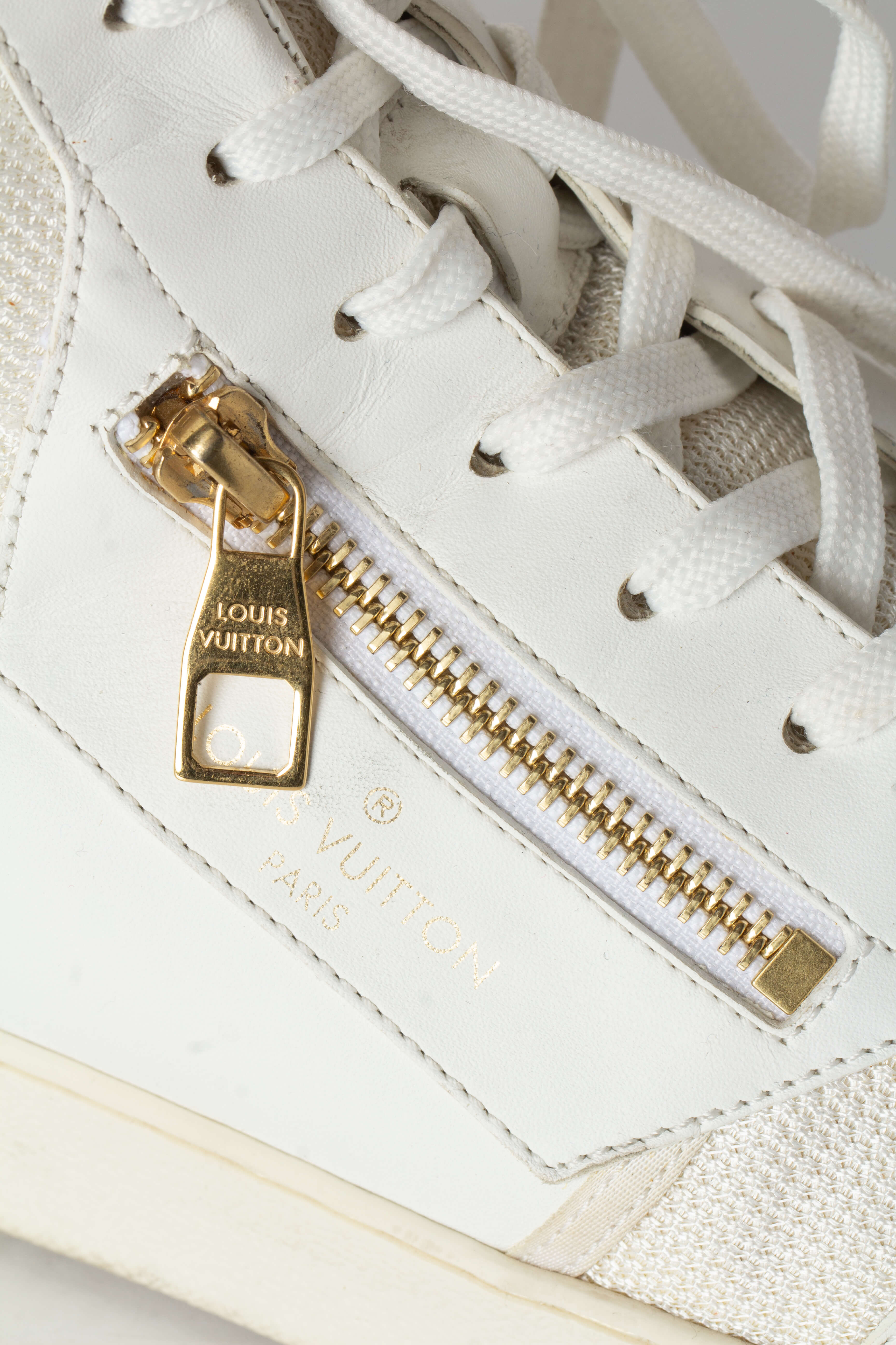 Louis Vuitton, Talla 9.5 USA