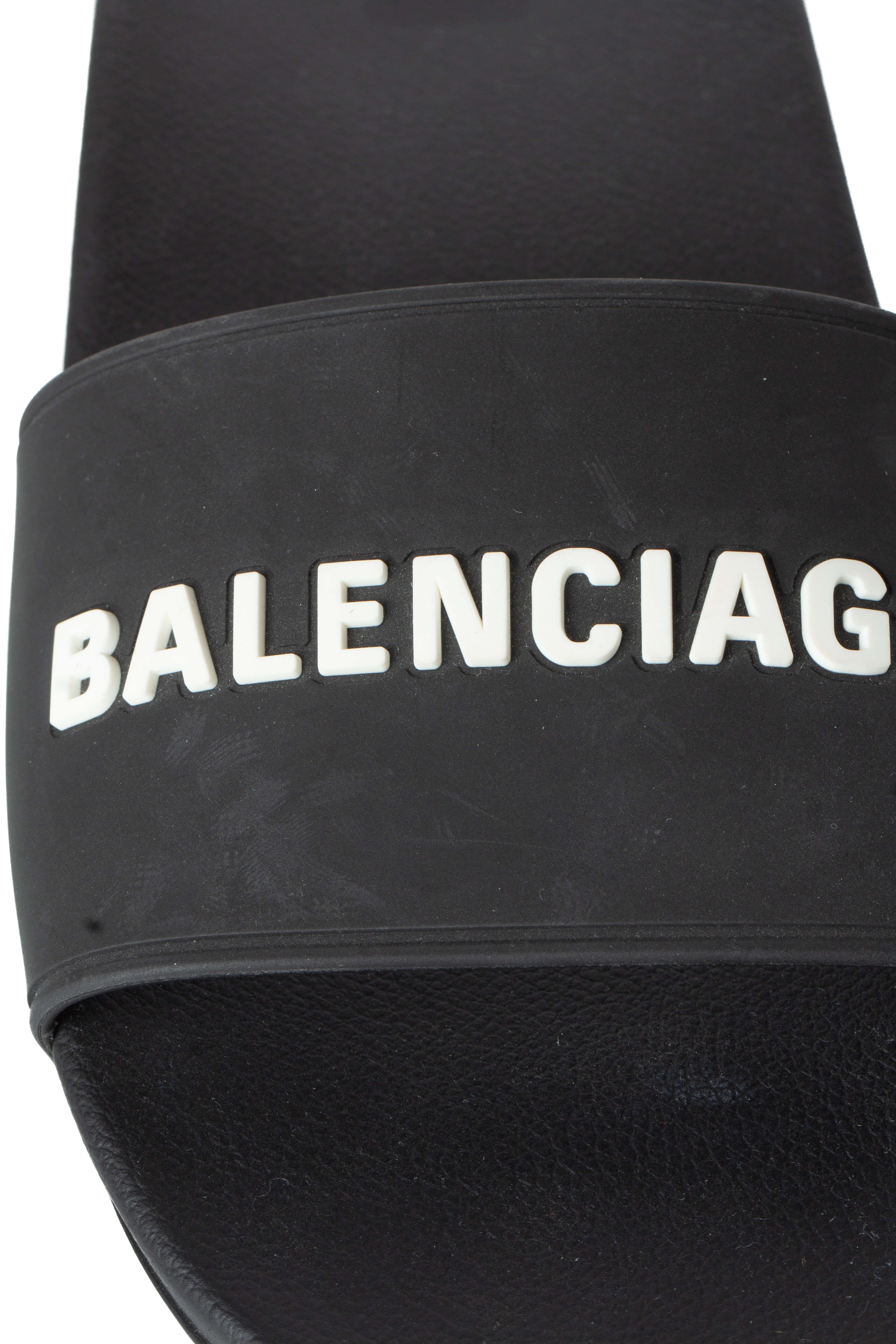 Balenciaga, Talla 9