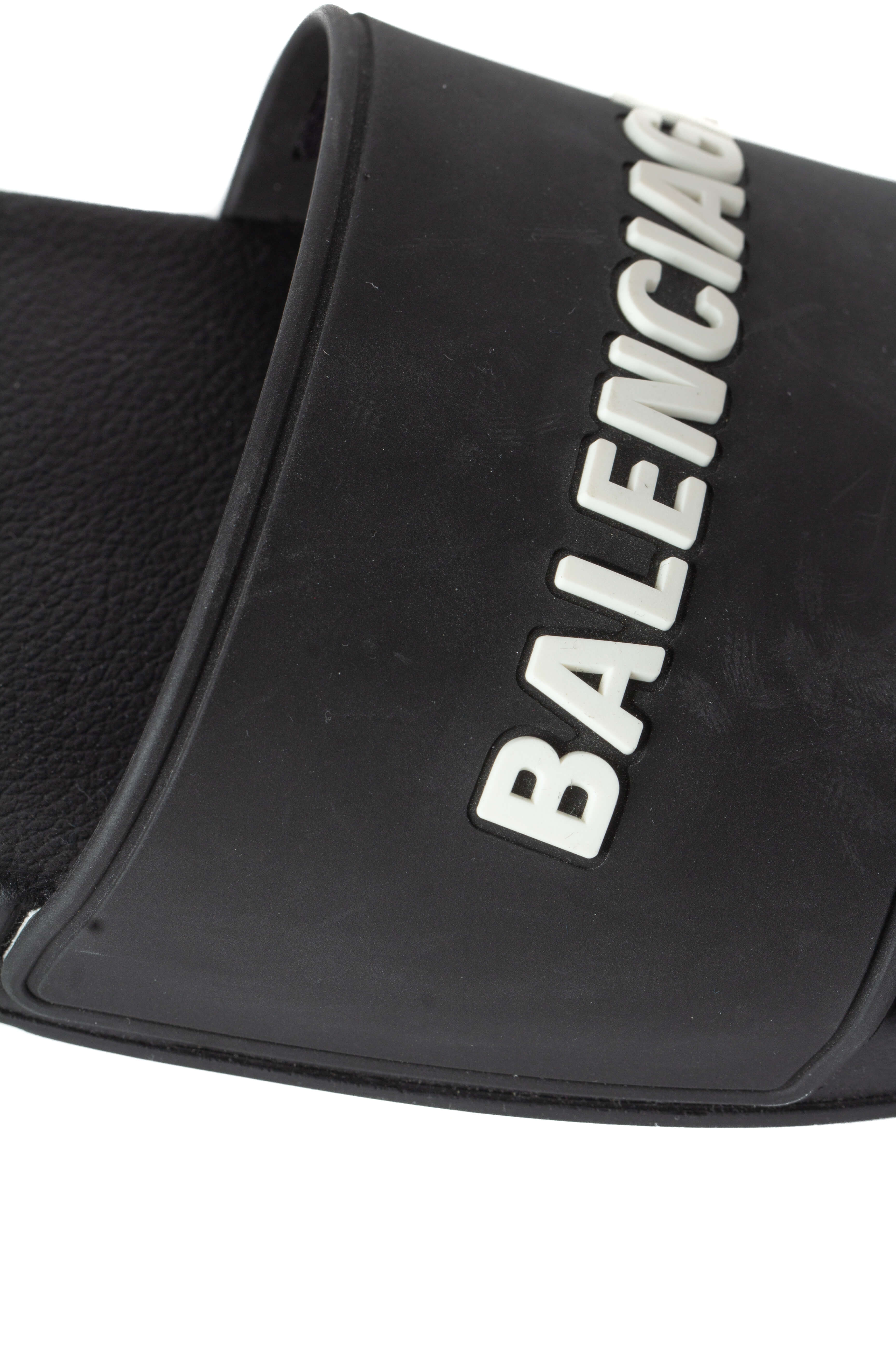 Balenciaga, Talla 9