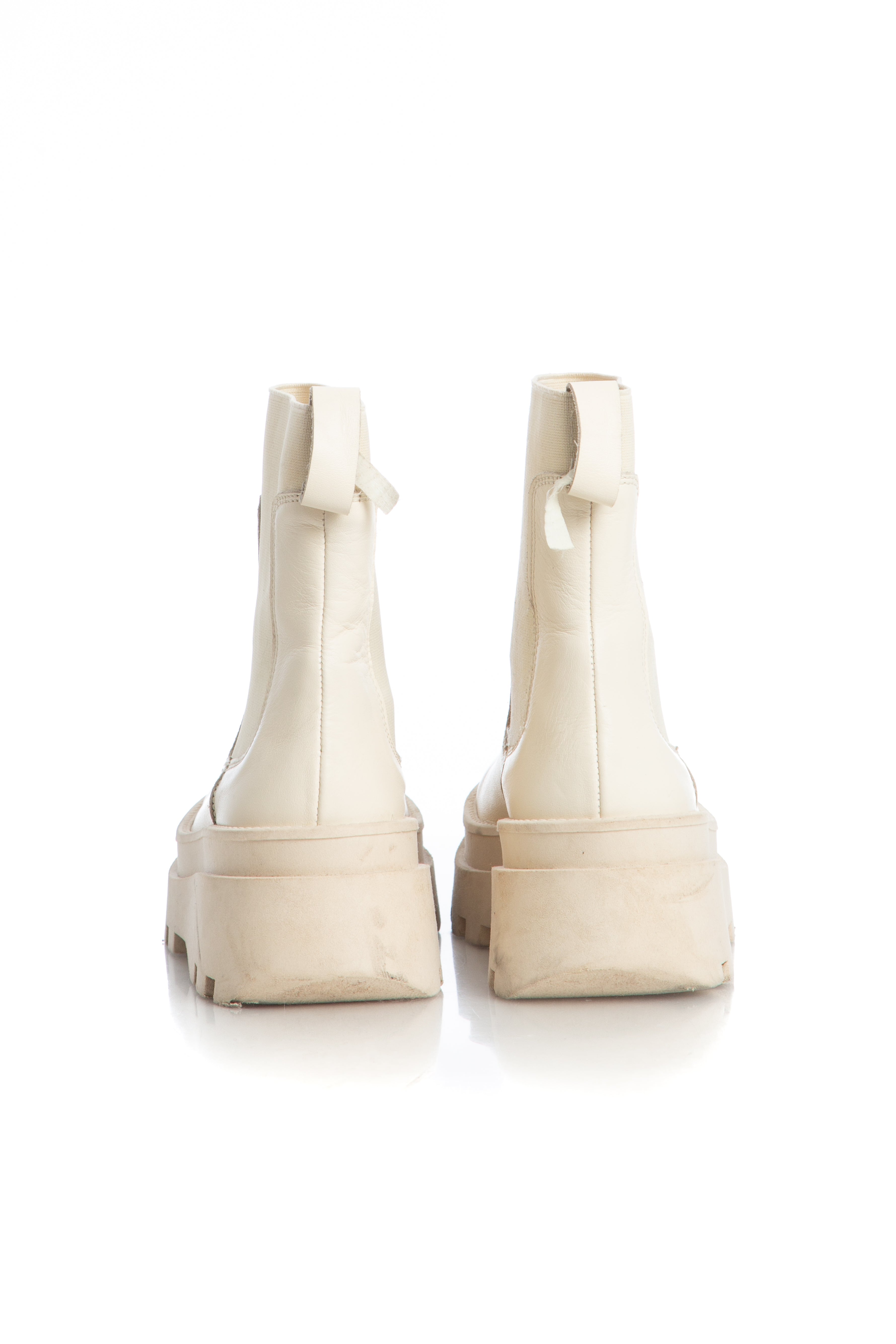 Steve Madden, Talla 9