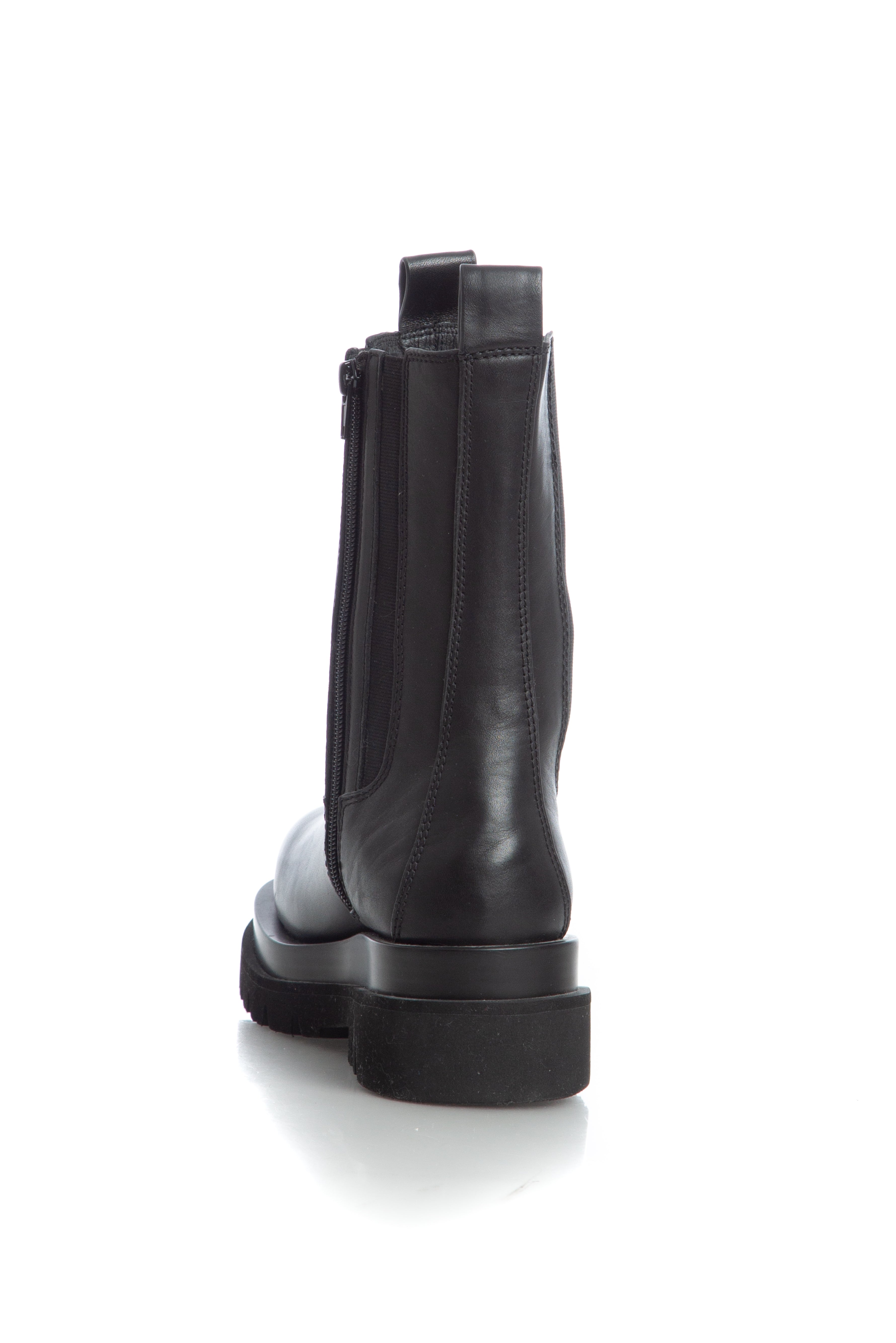 Jeffrey Campbell, Talla 9