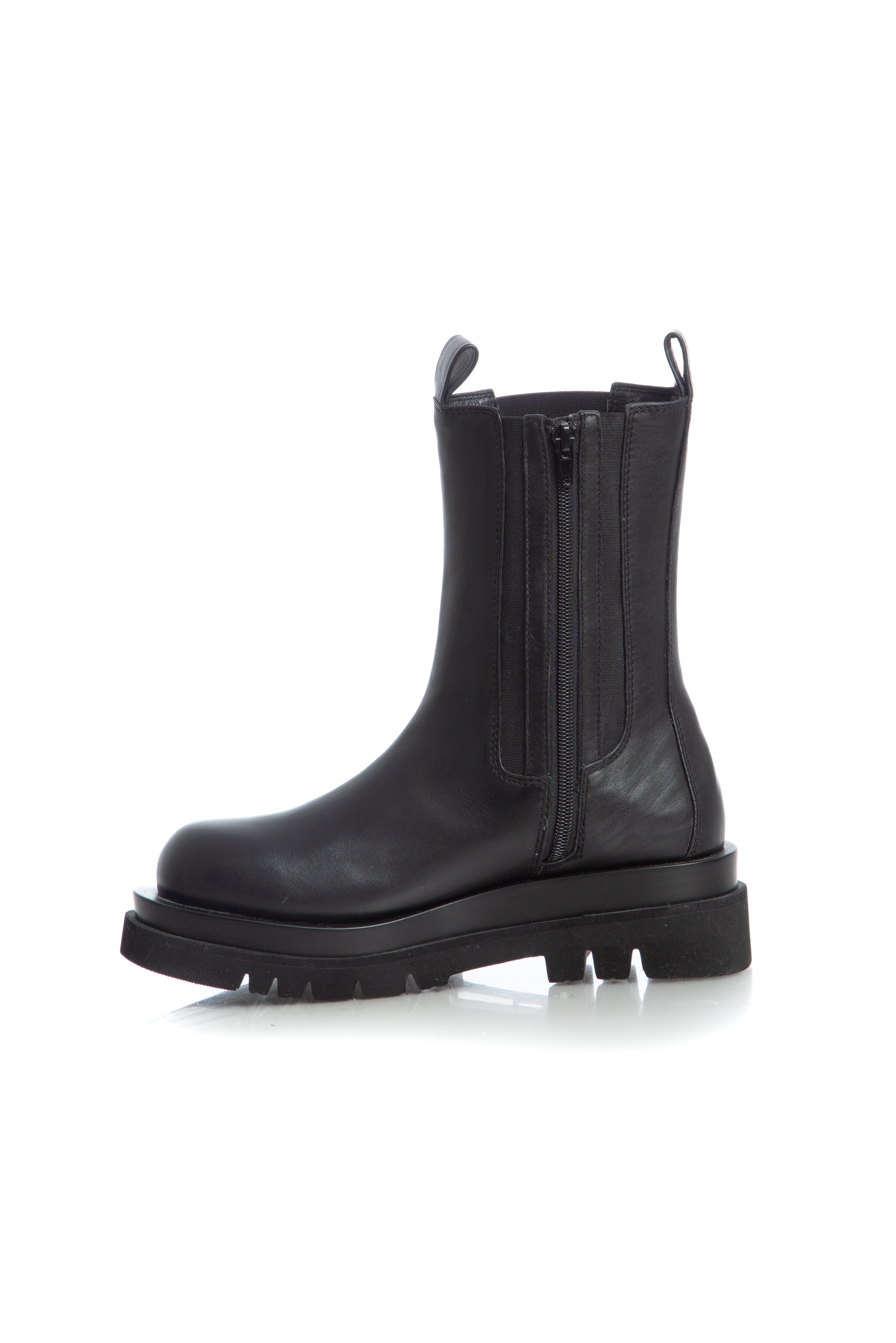 Jeffrey Campbell, Talla 9