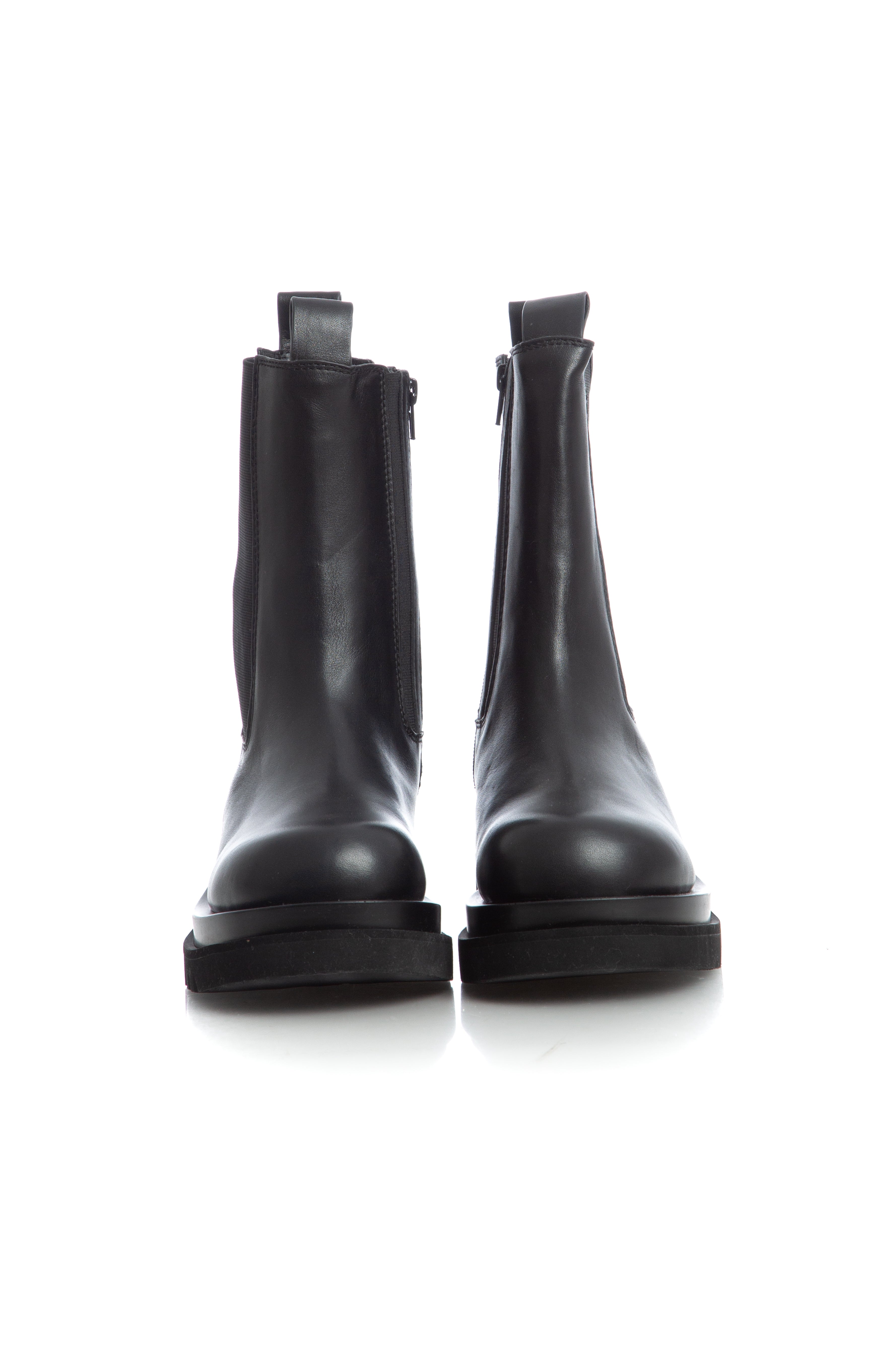 Jeffrey Campbell, Talla 9