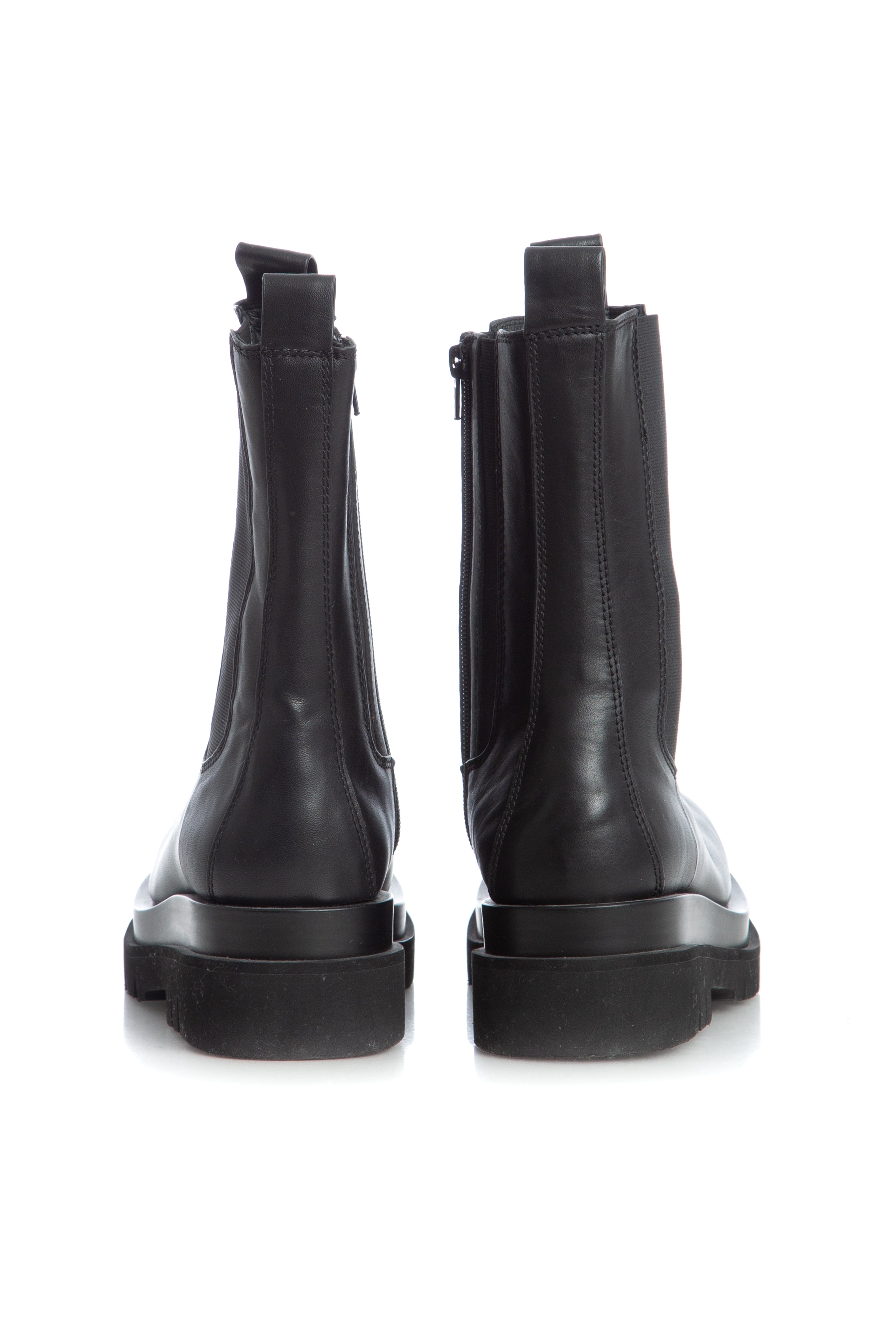 Jeffrey Campbell, Talla 9
