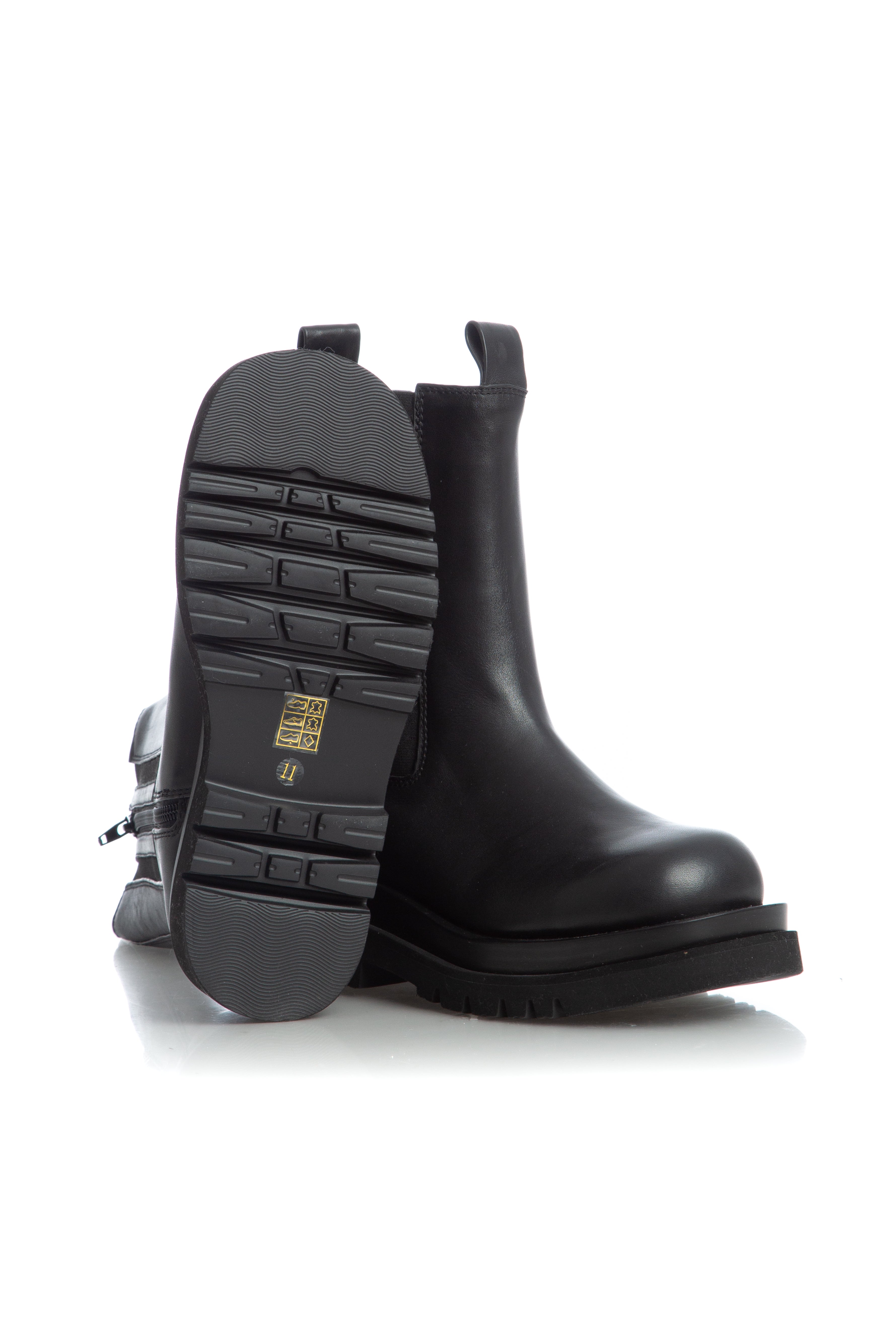 Jeffrey Campbell, Talla 9