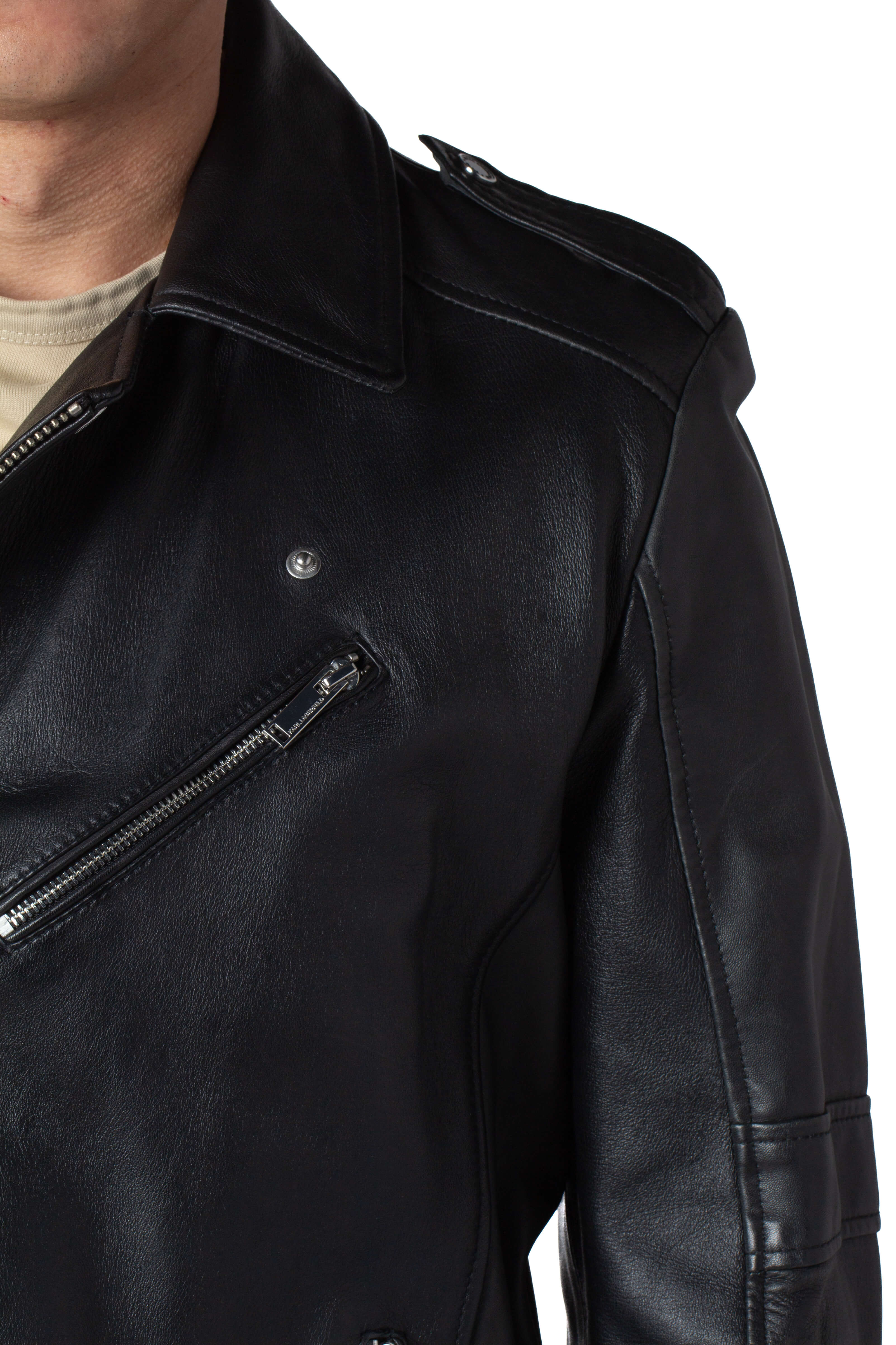 Karl Lagerfeld, Talla L