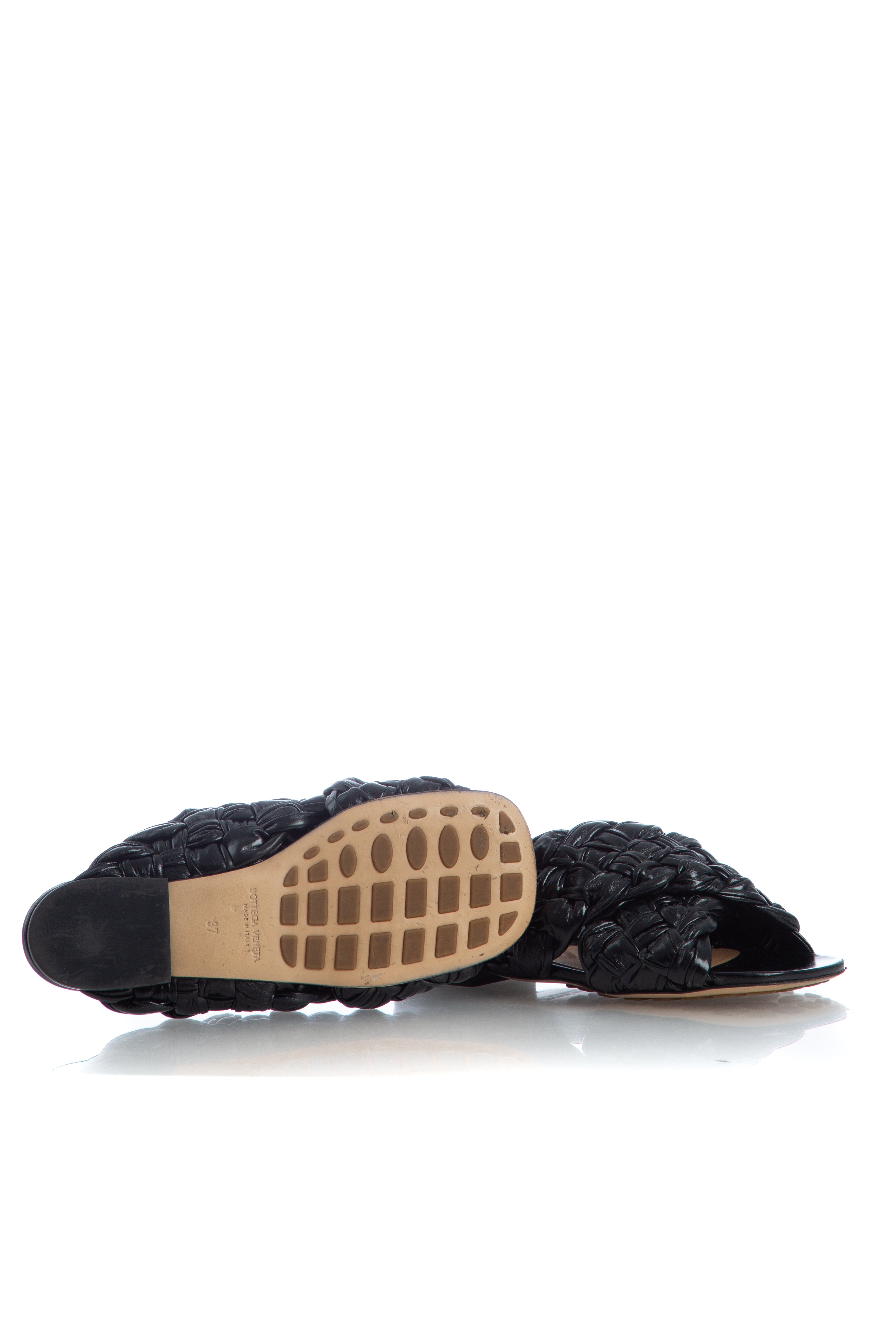 Bottega Veneta, 7 USA