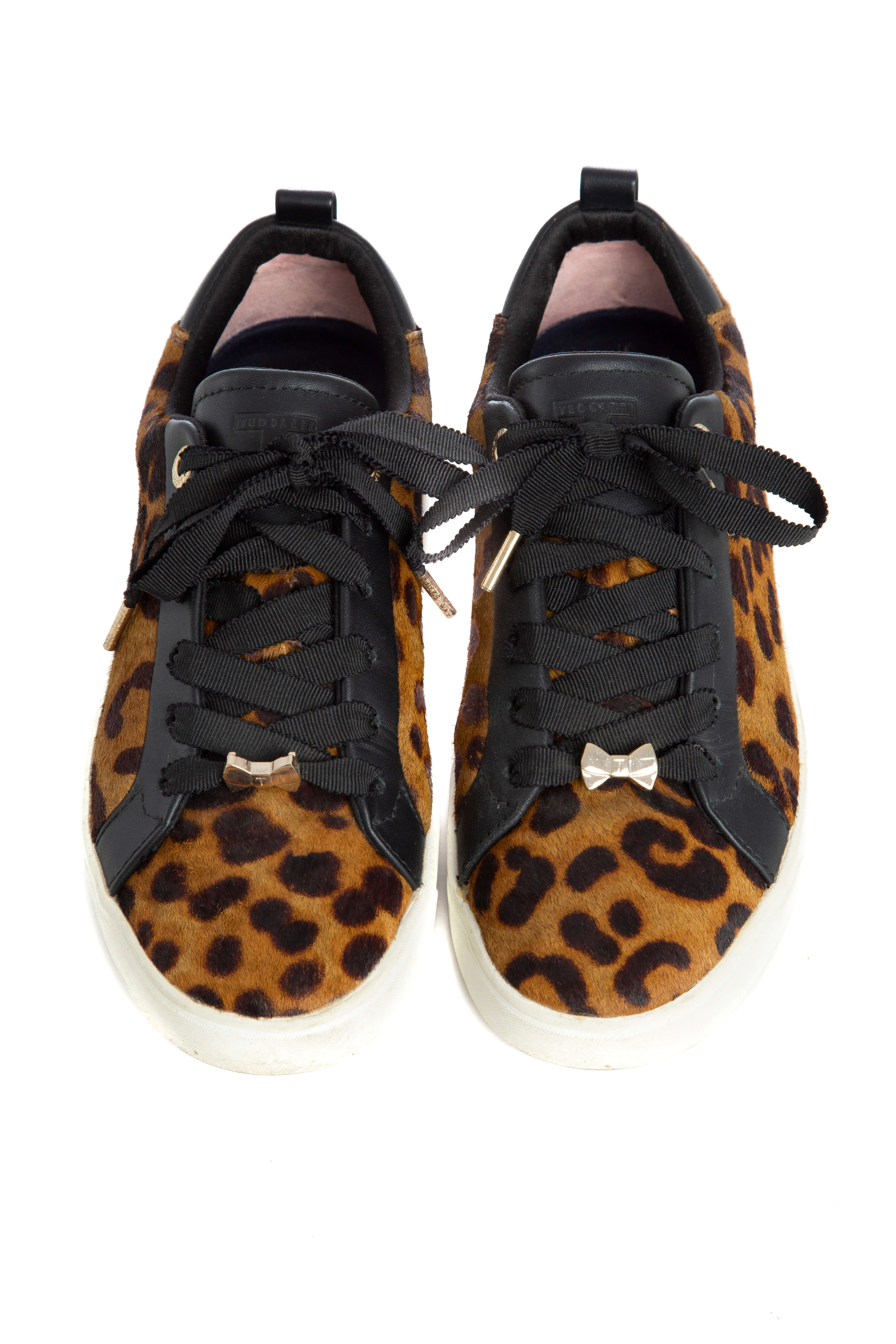 Ted Baker, Talla 6