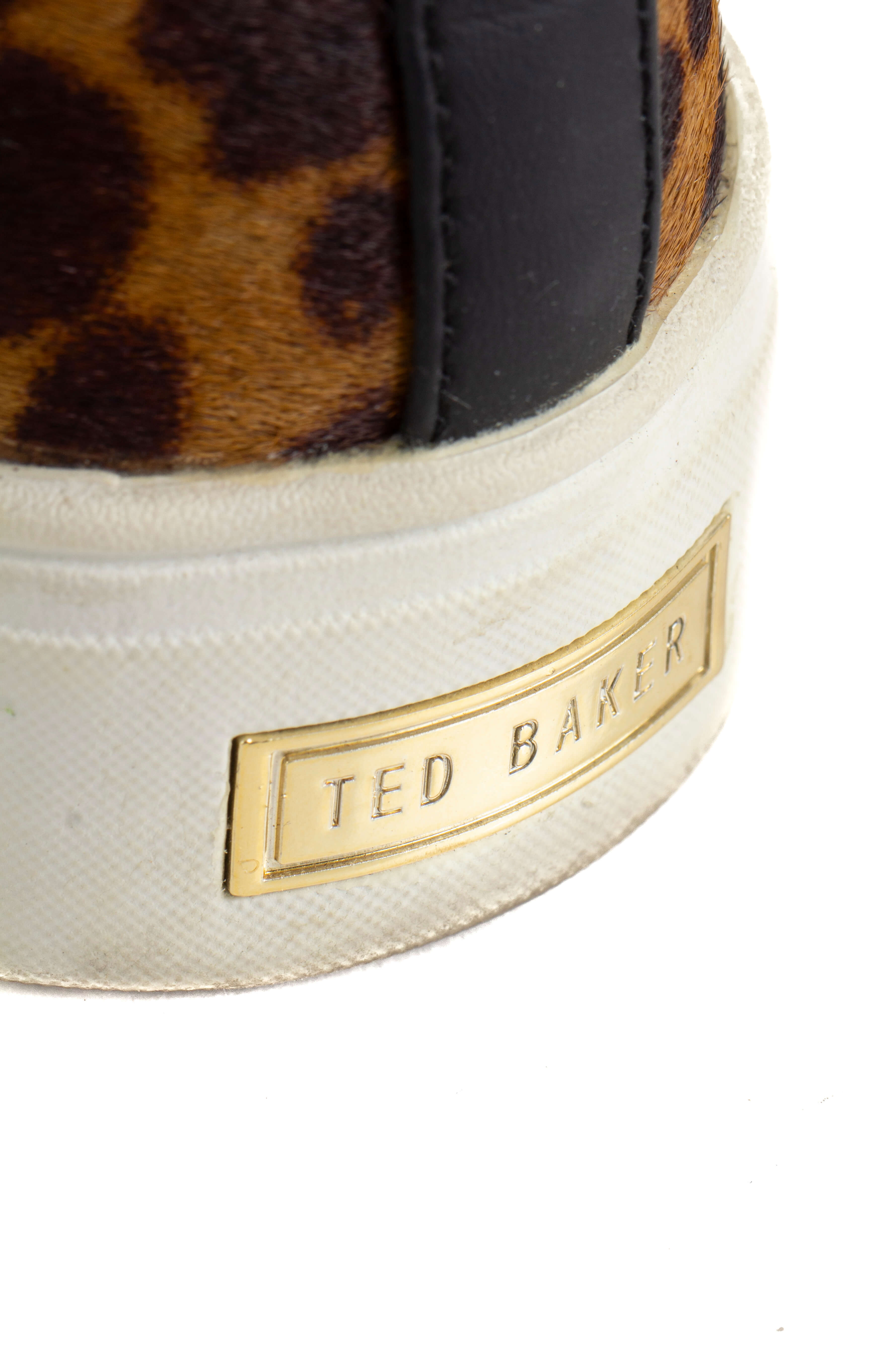 Ted Baker, Talla 6