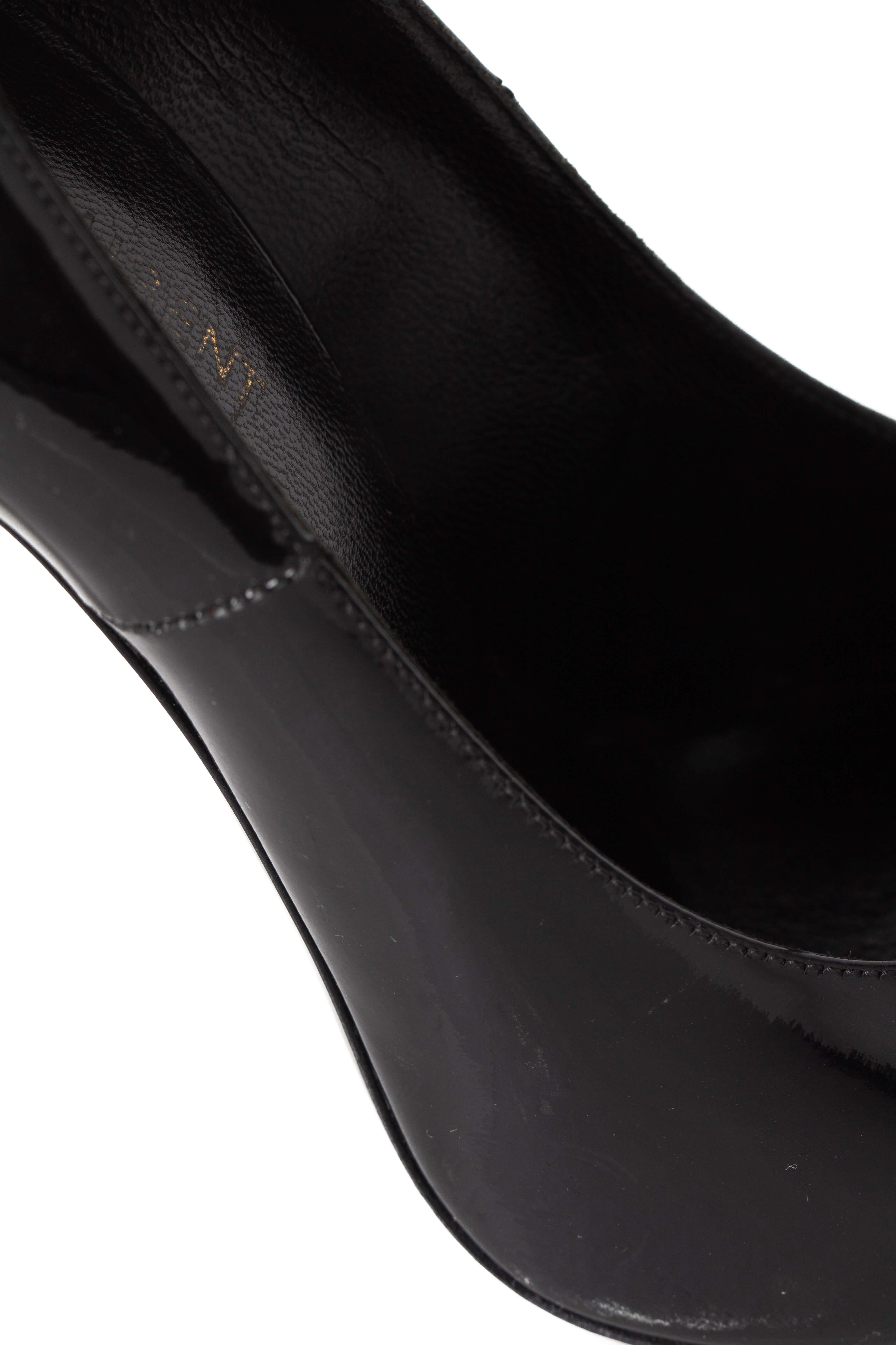 Yves Saint Laurent, talla 39