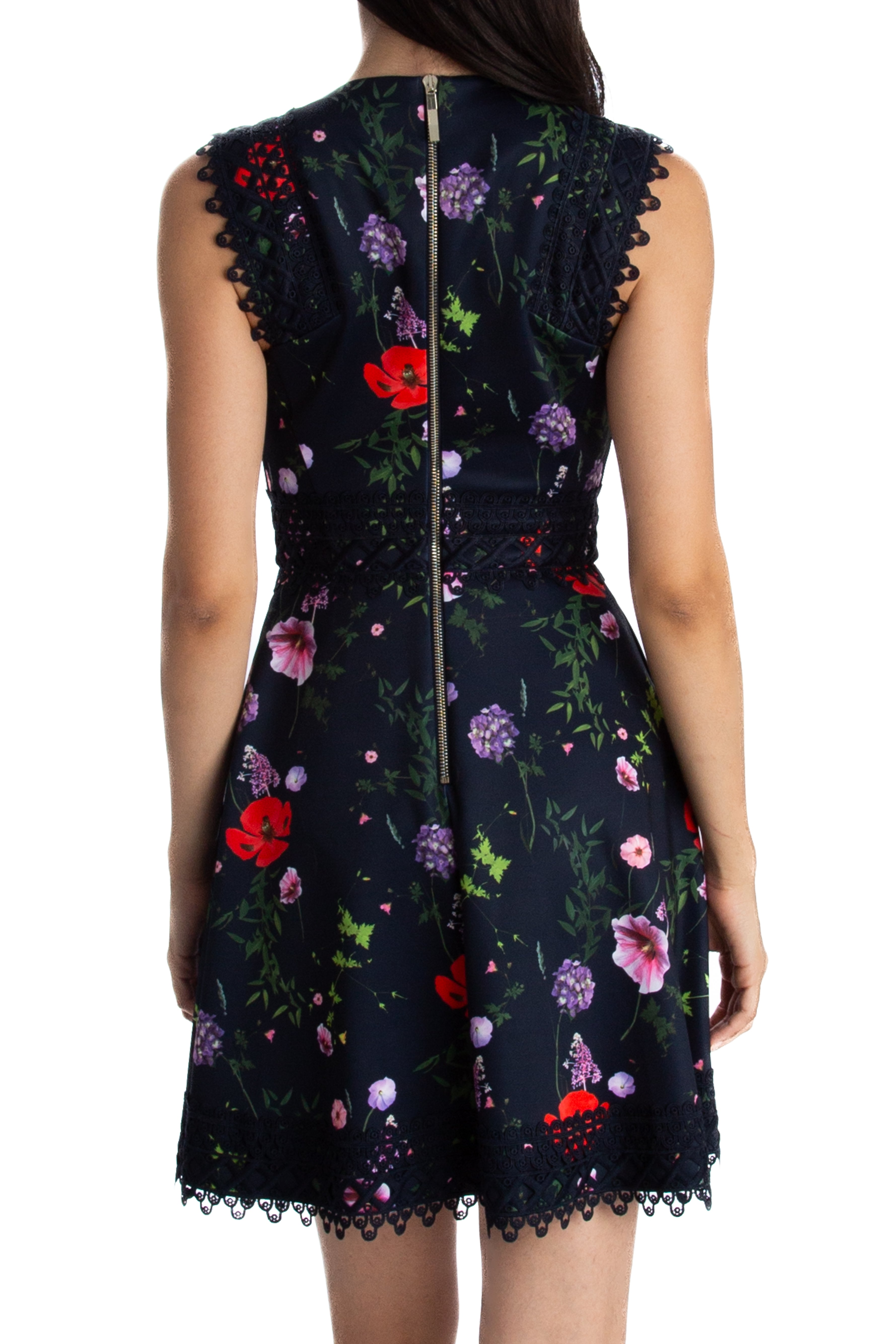Ted Baker, Talla 0