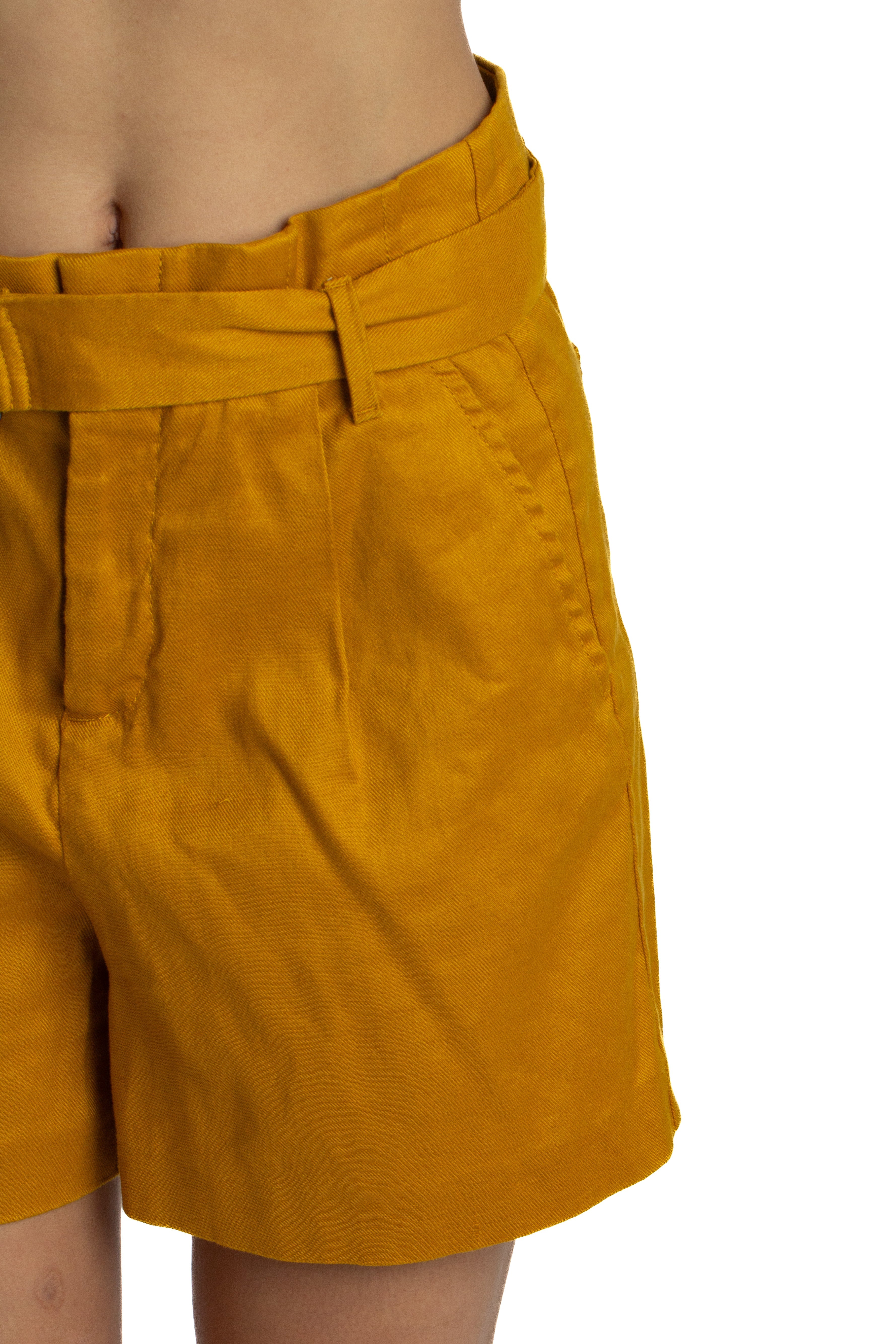 Banana Republic, Talla 4