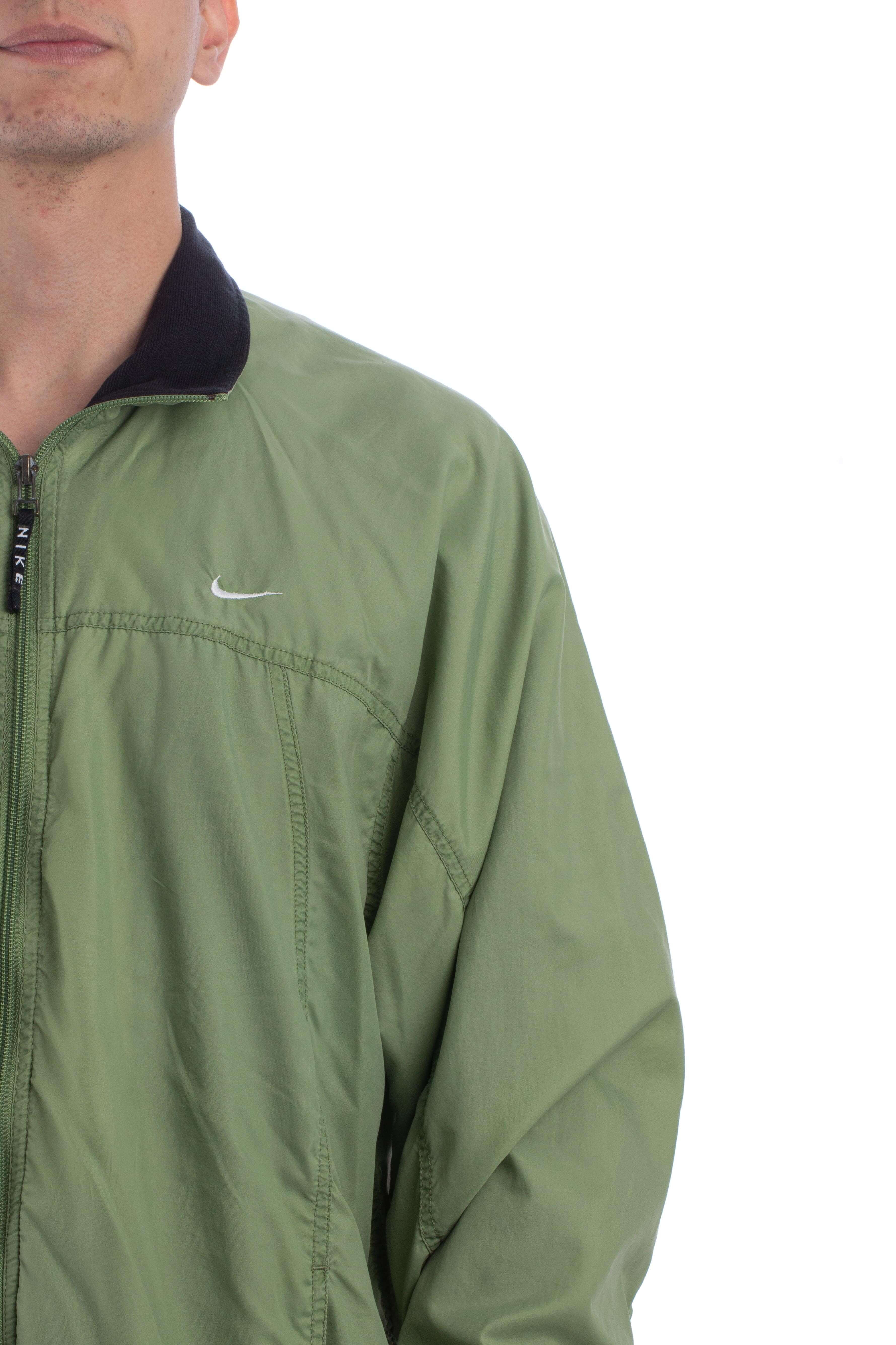 Nike, Talla L