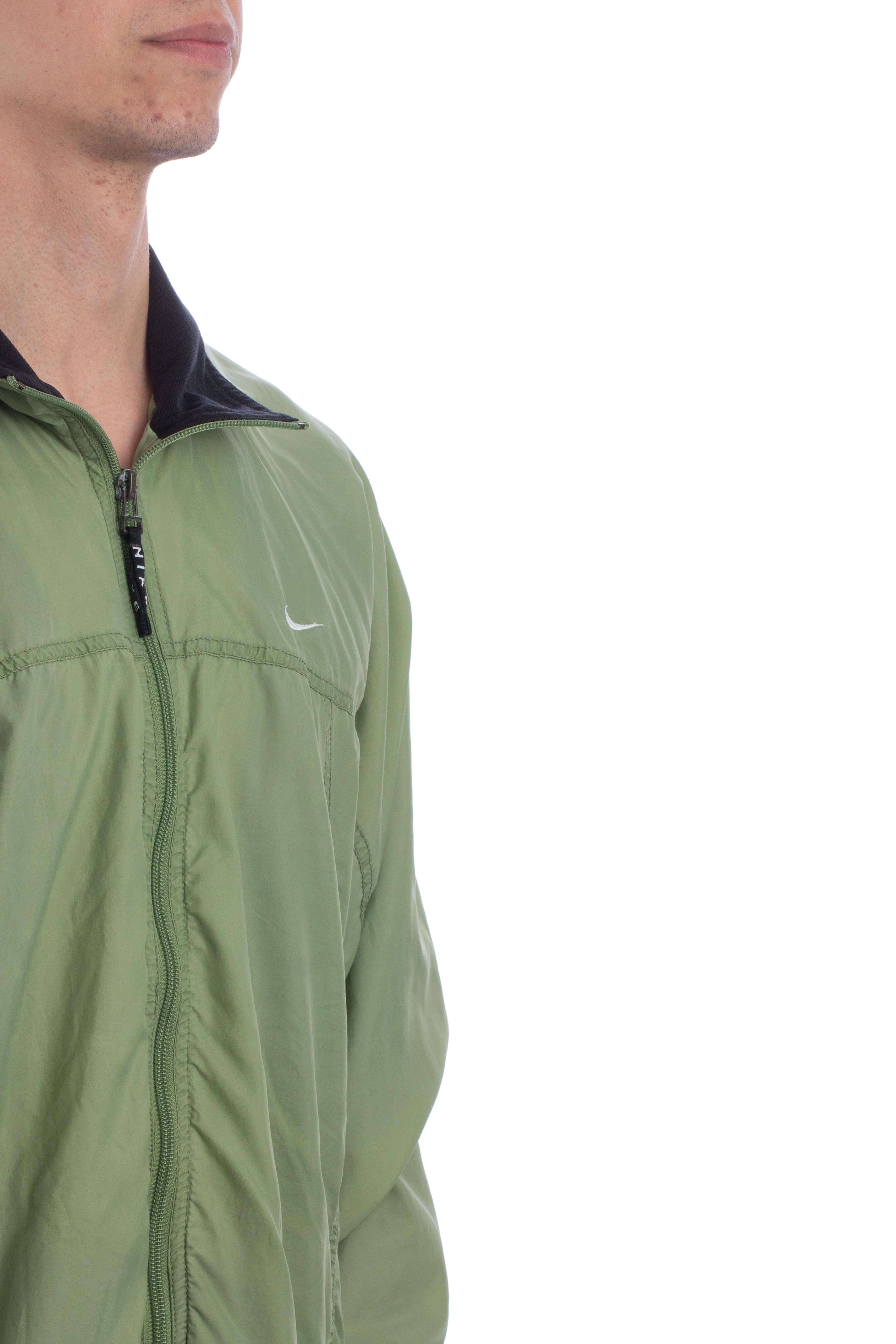 Nike, Talla L
