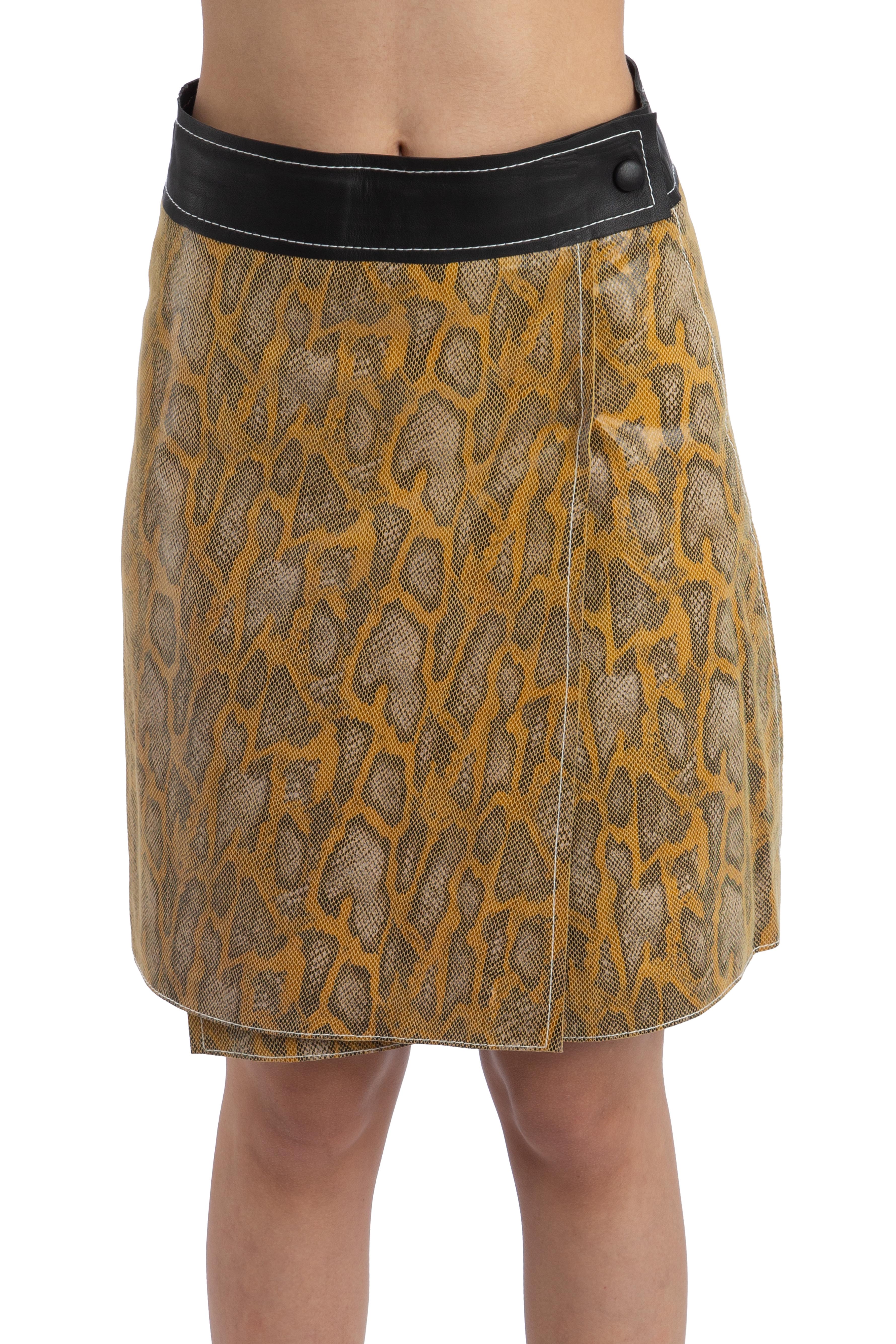Stand Studio, Talla 36