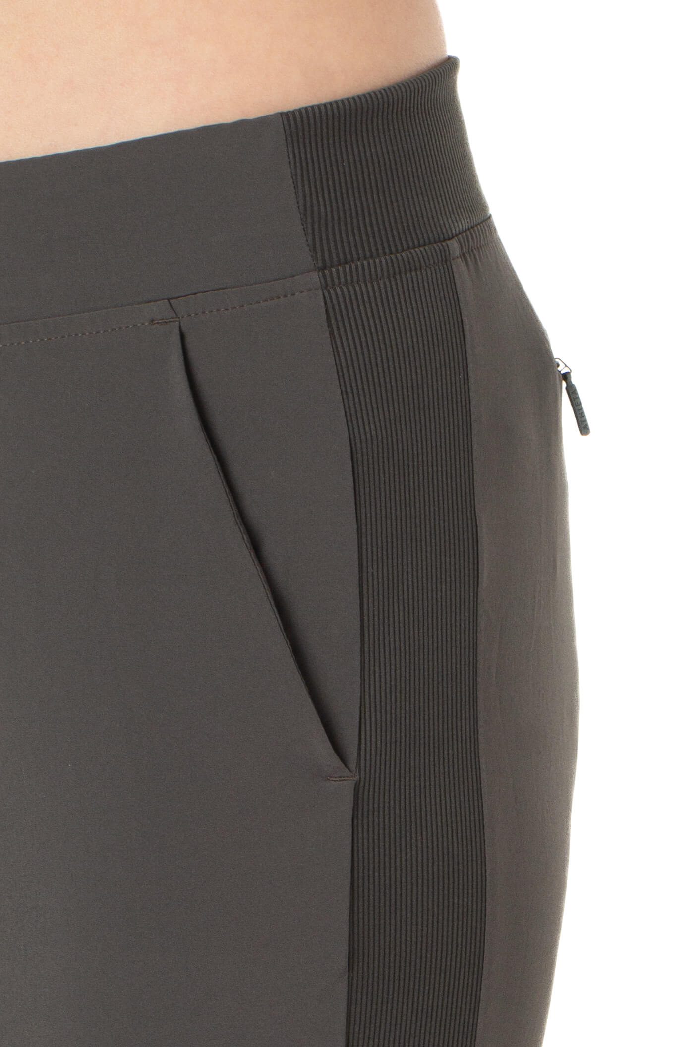 Athleta, Talla 2