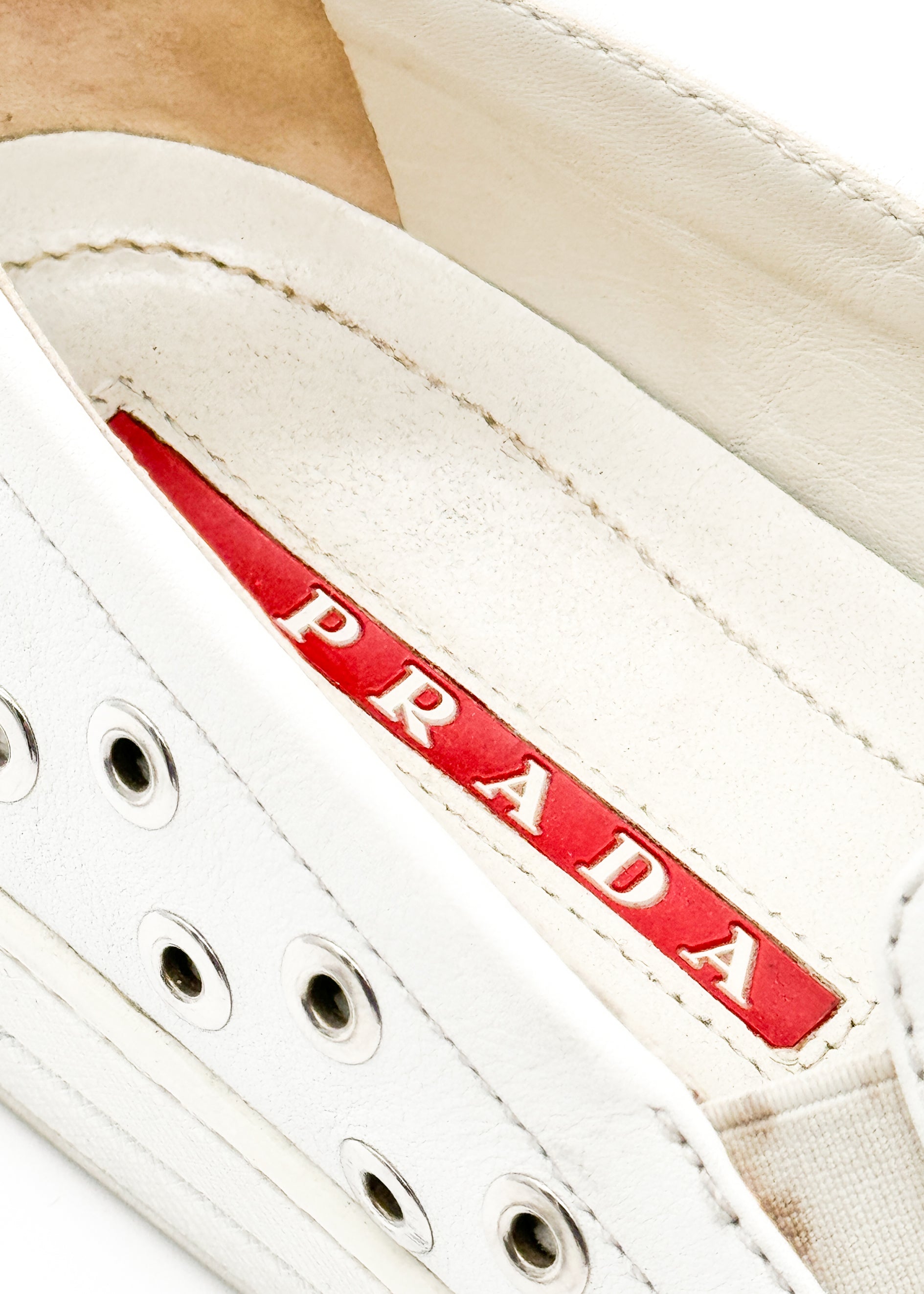 Prada, 7 USA