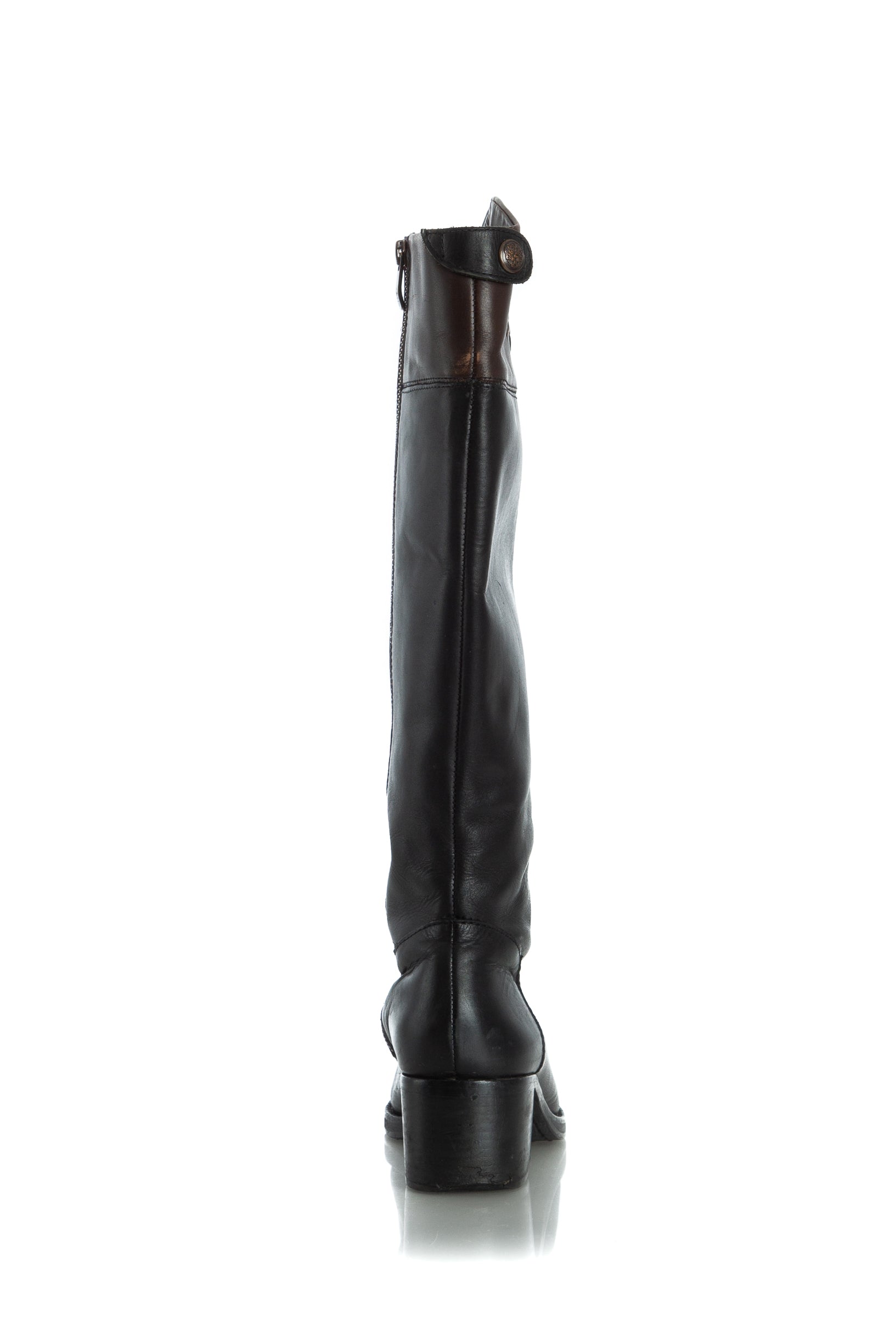 Vince Camuto, 7 USA