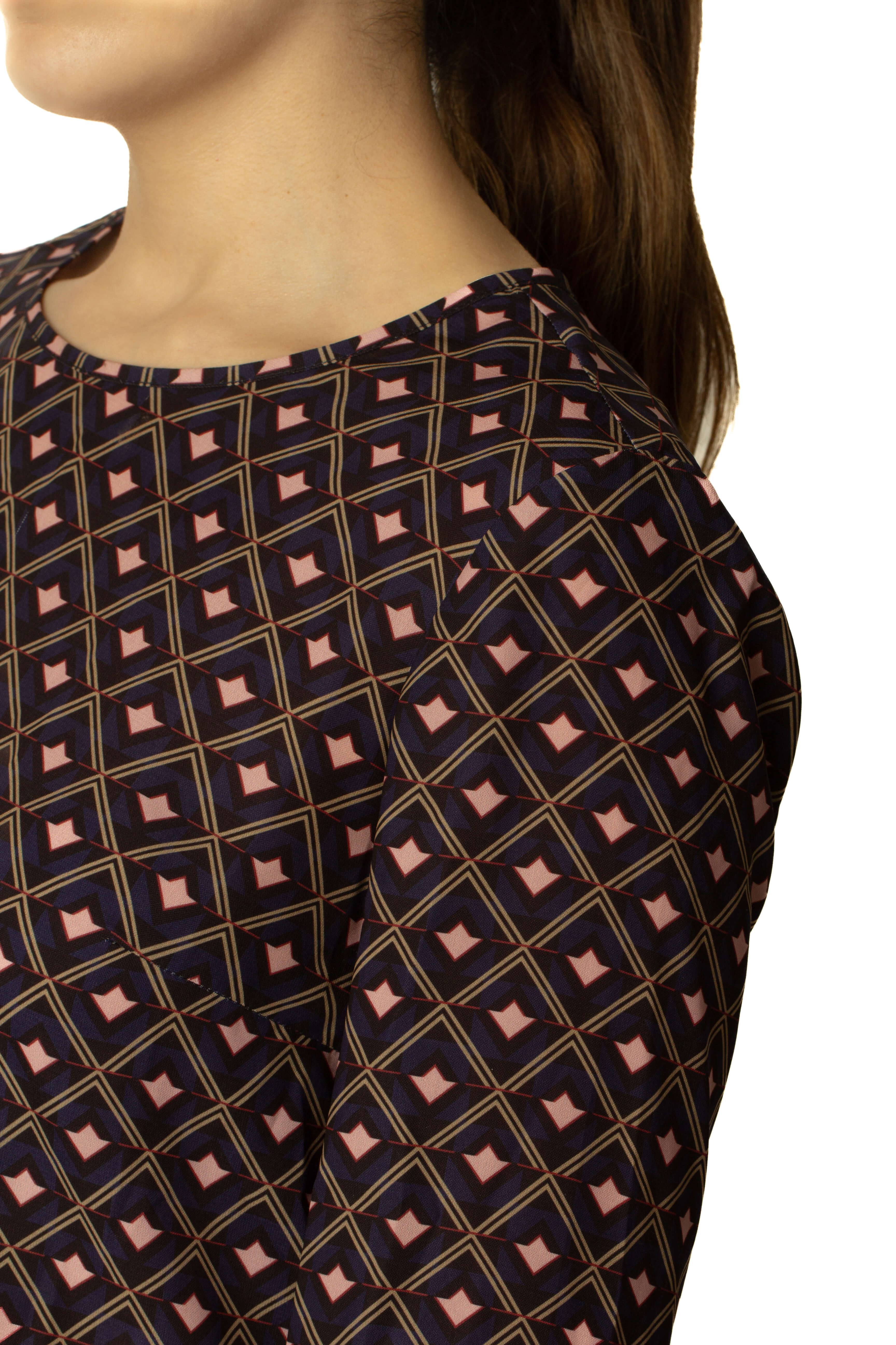 Chester & Peck, Talla S