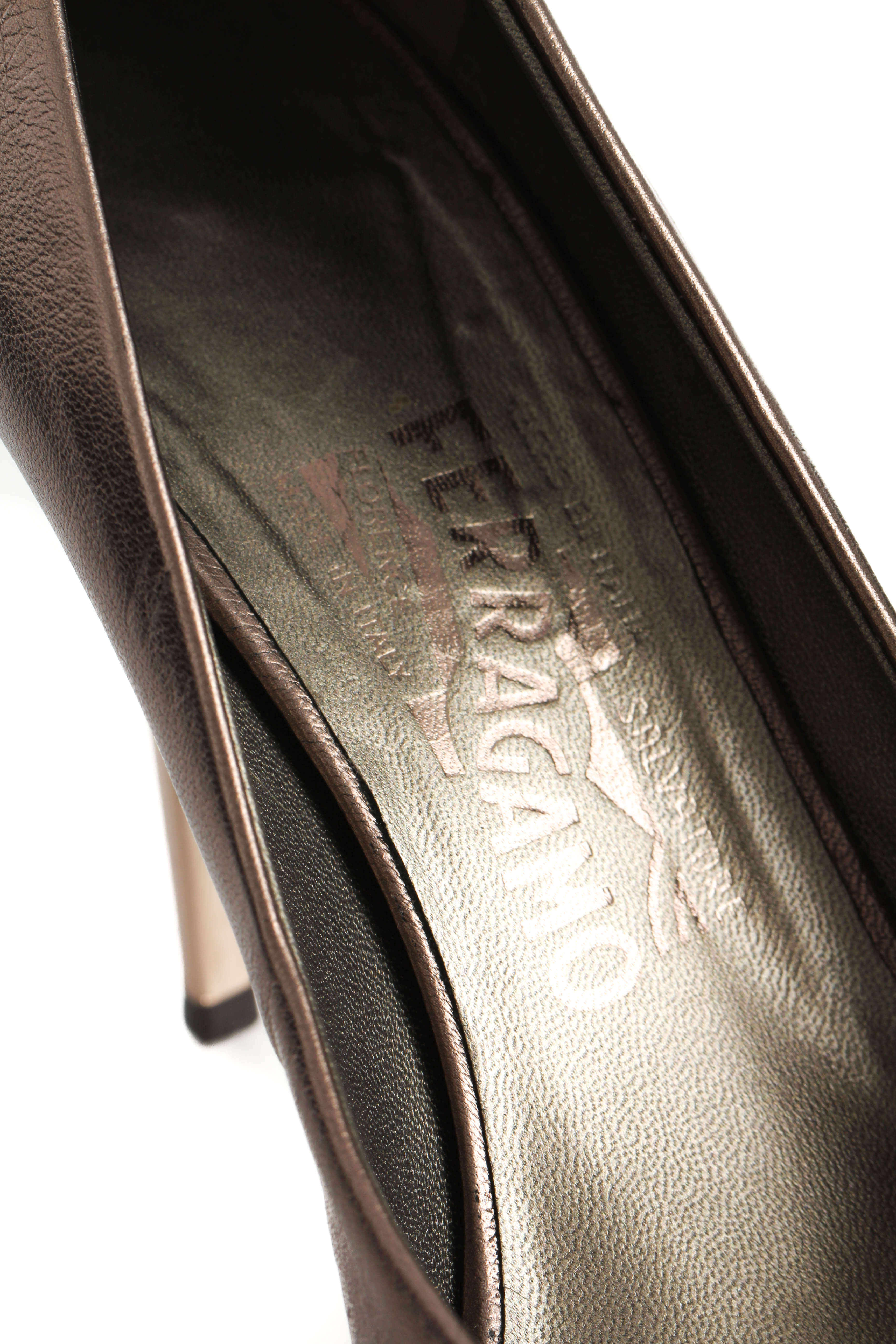 Salvatore Ferragamo, 7.5 USA
