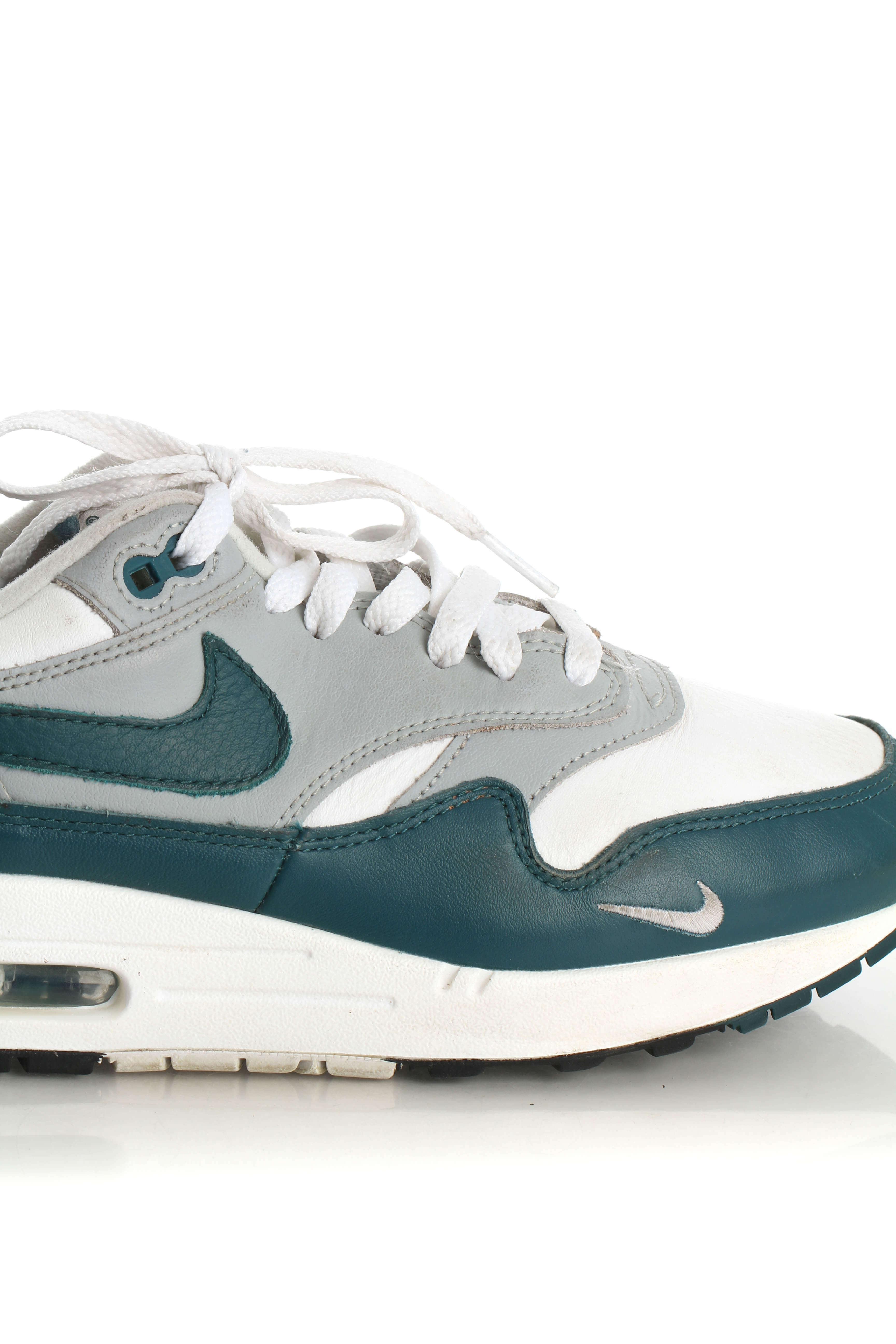 Nike, 8 USA