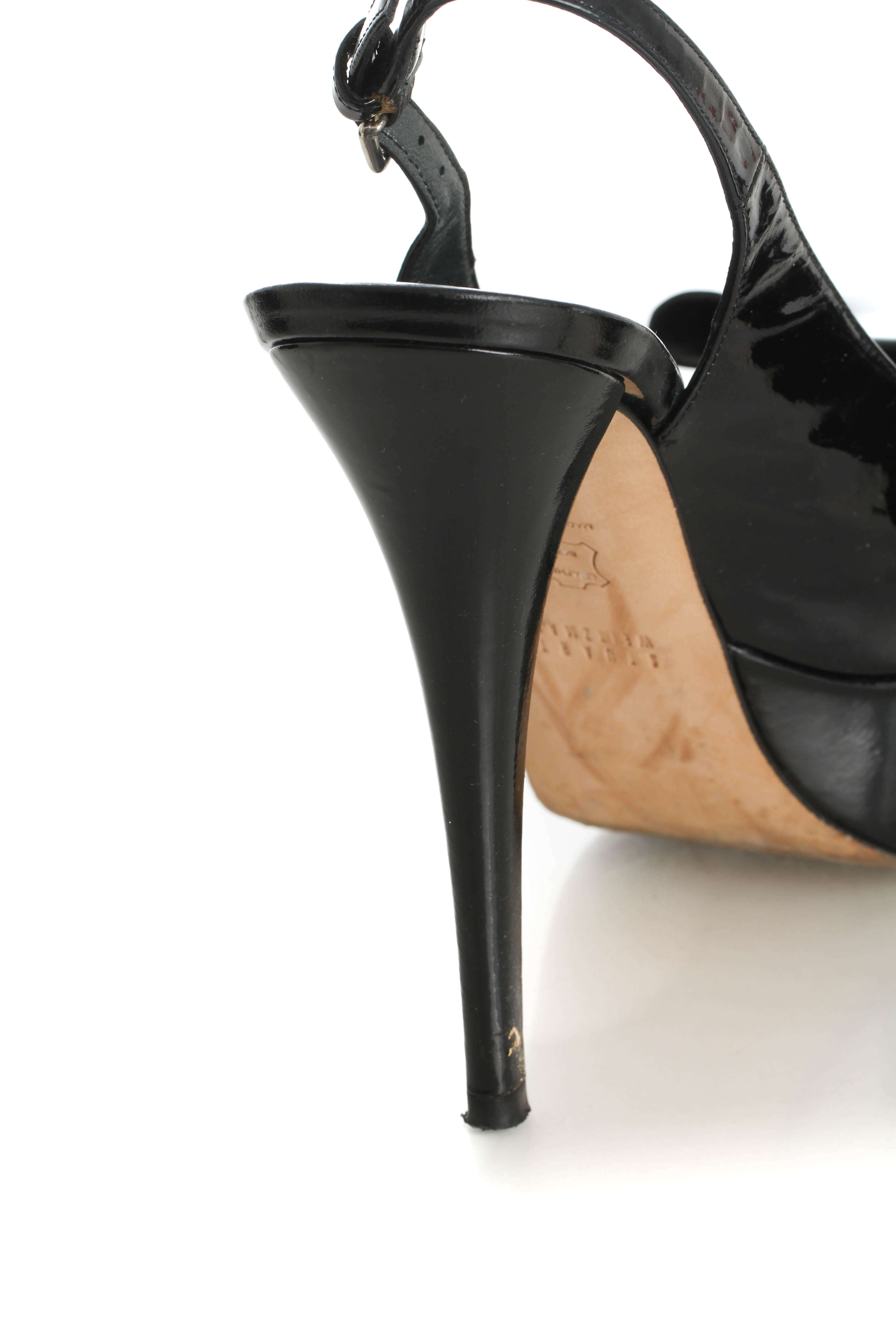 Stuart Weitzman, 9 USA