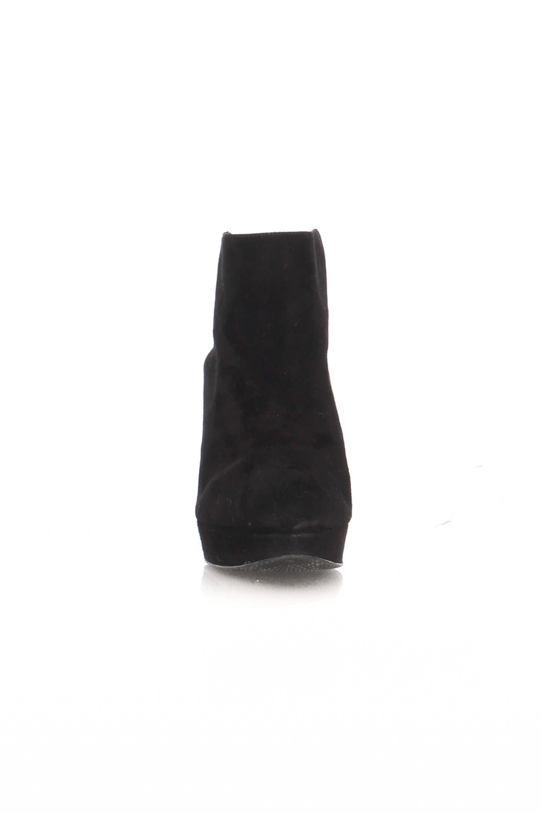 Stuart Weitzman, Talla 6