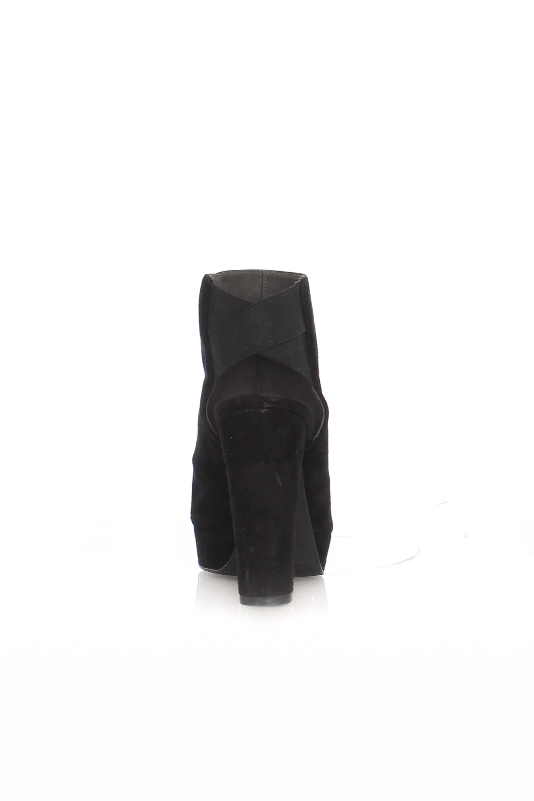 Stuart Weitzman, Talla 6