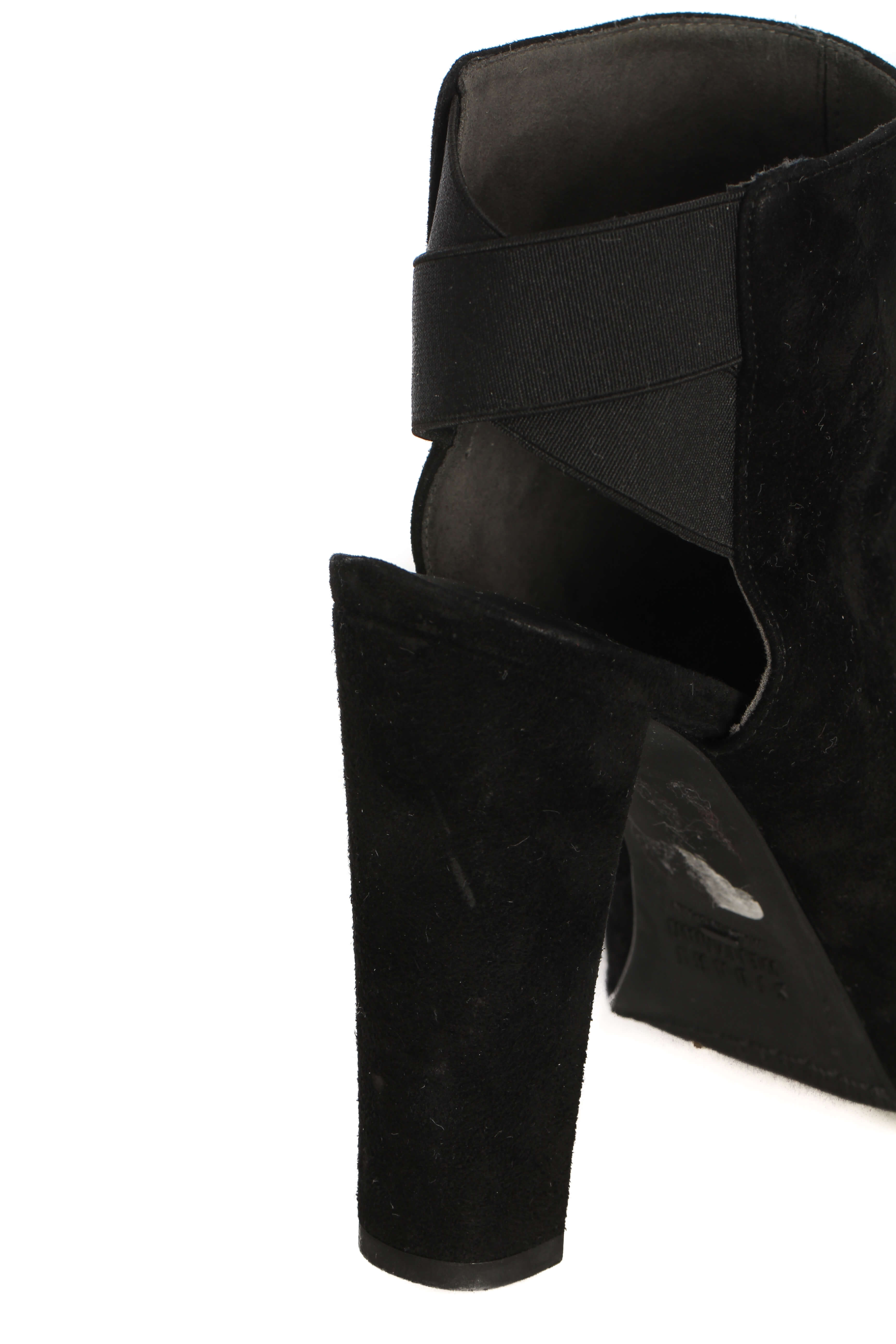 Stuart Weitzman, Talla 6
