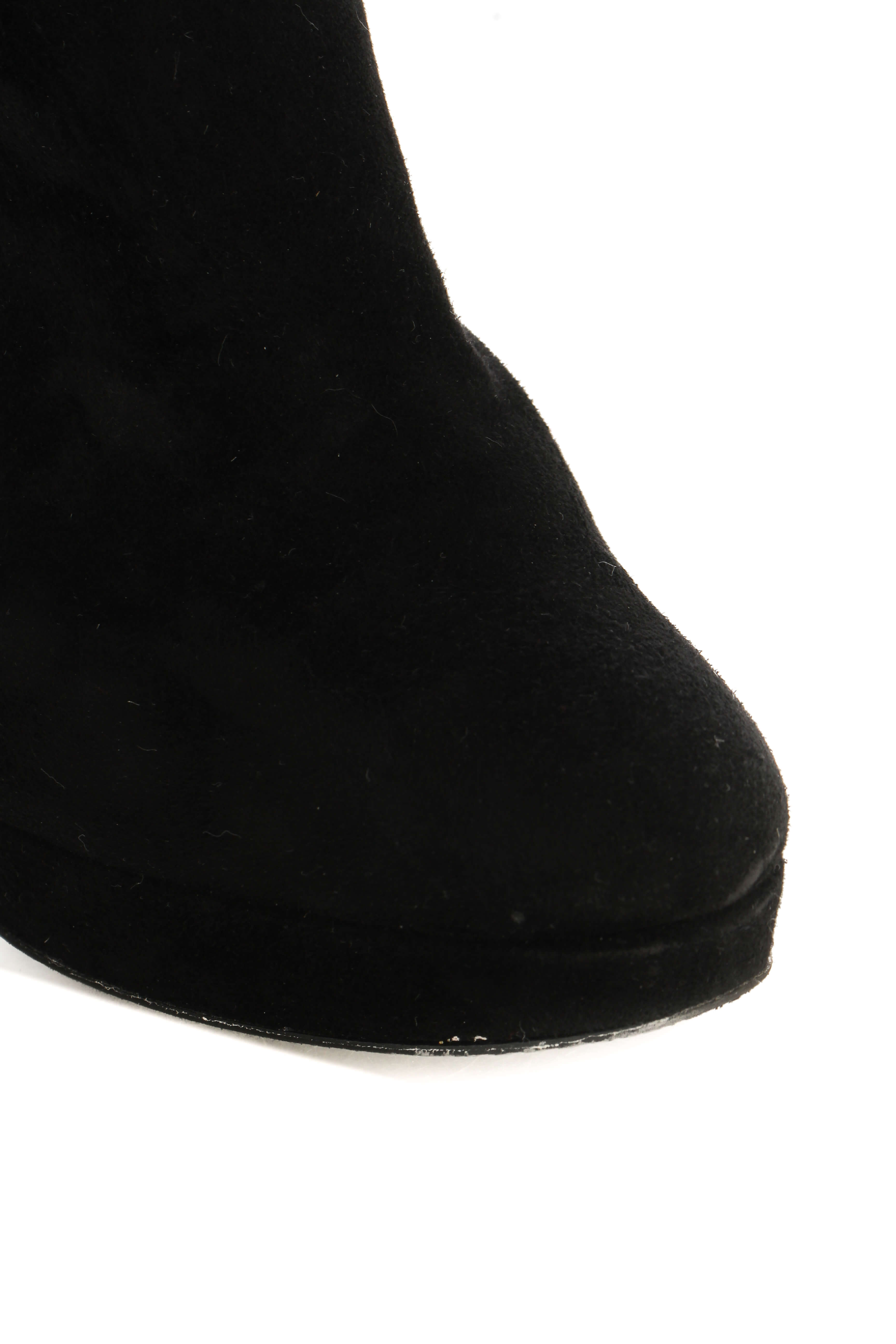 Stuart Weitzman, Talla 6