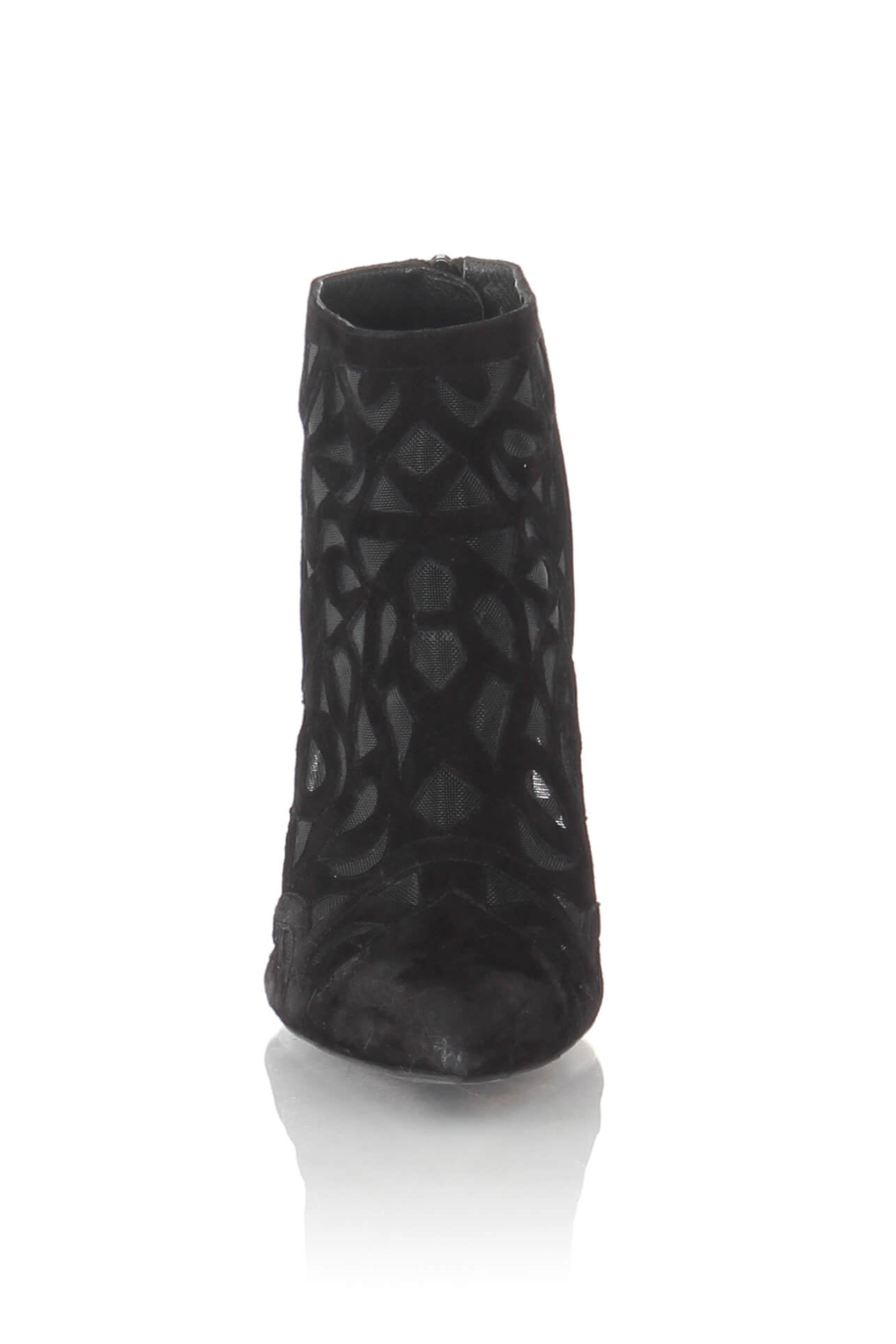 Stuart Weitzman, 7 USA