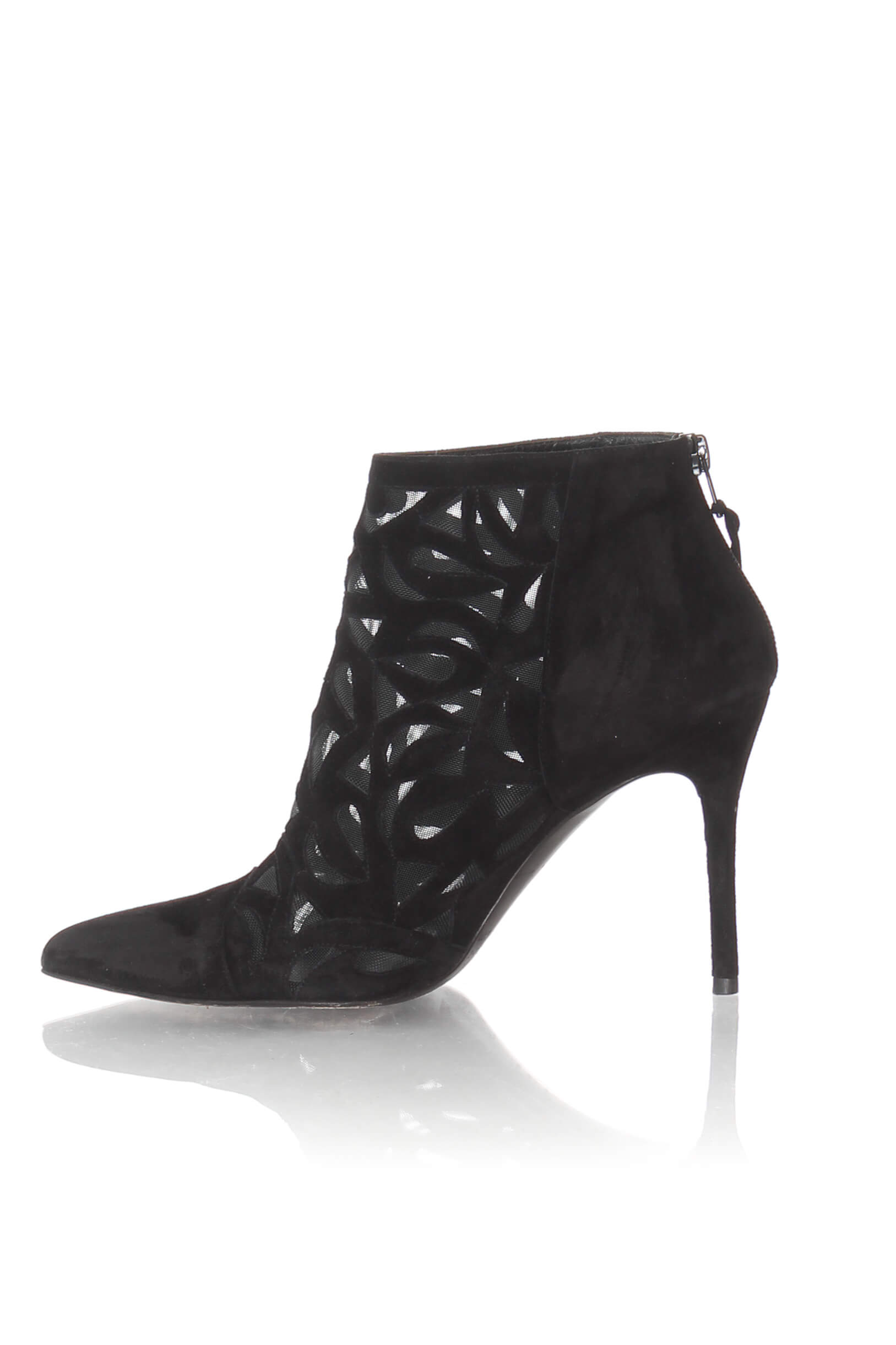 Stuart Weitzman, 7 USA
