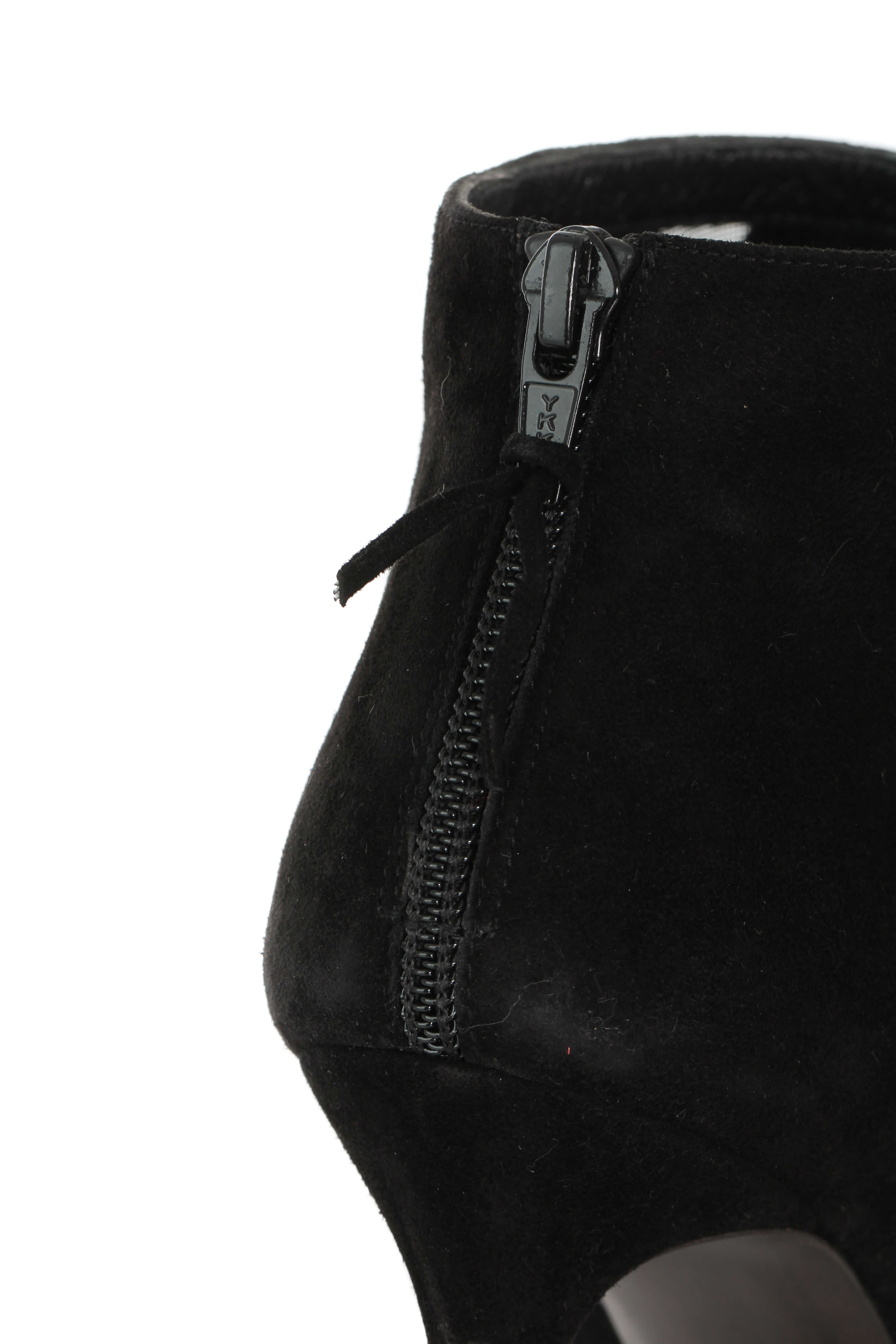 Stuart Weitzman, 7 USA