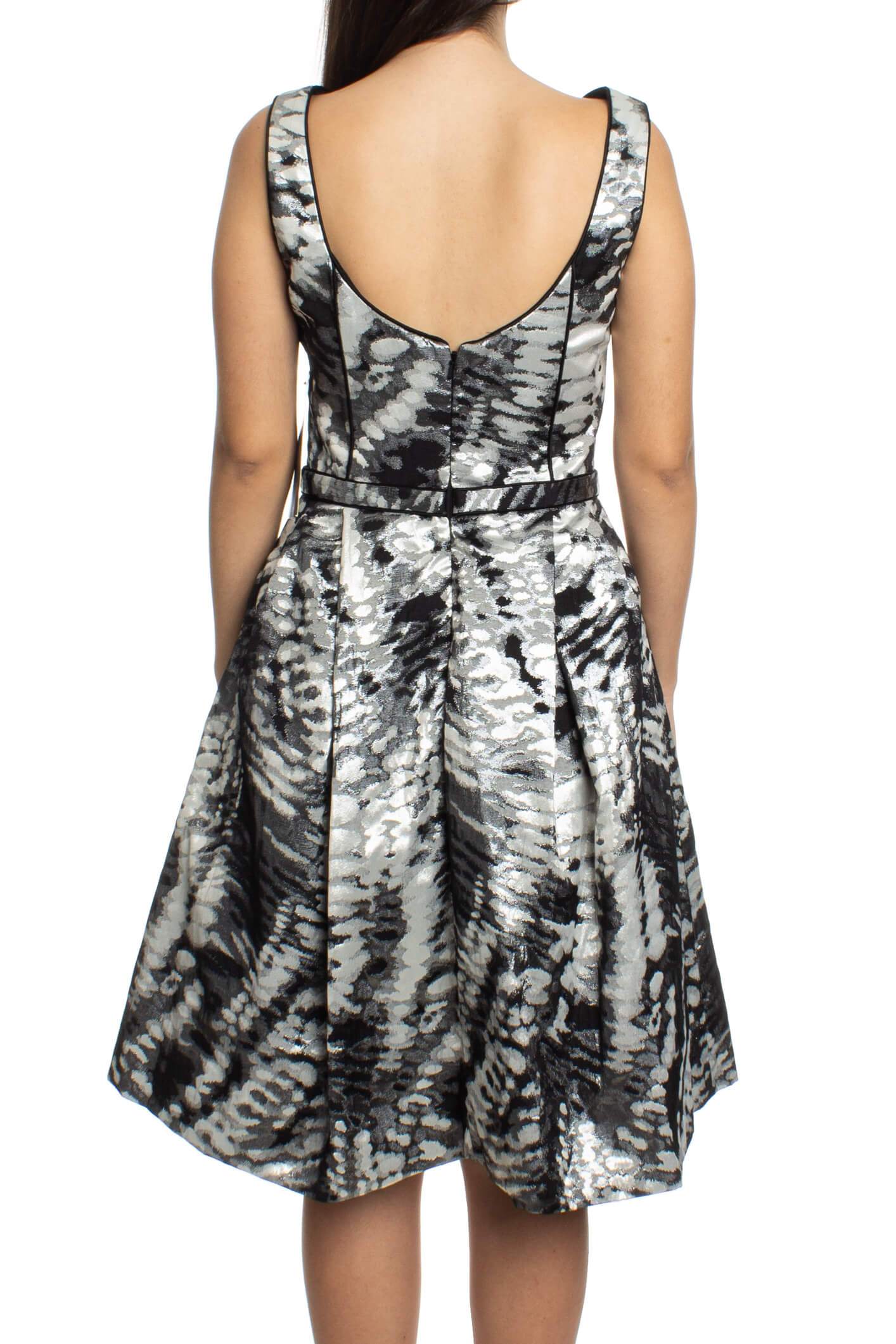 Theia, Talla 4