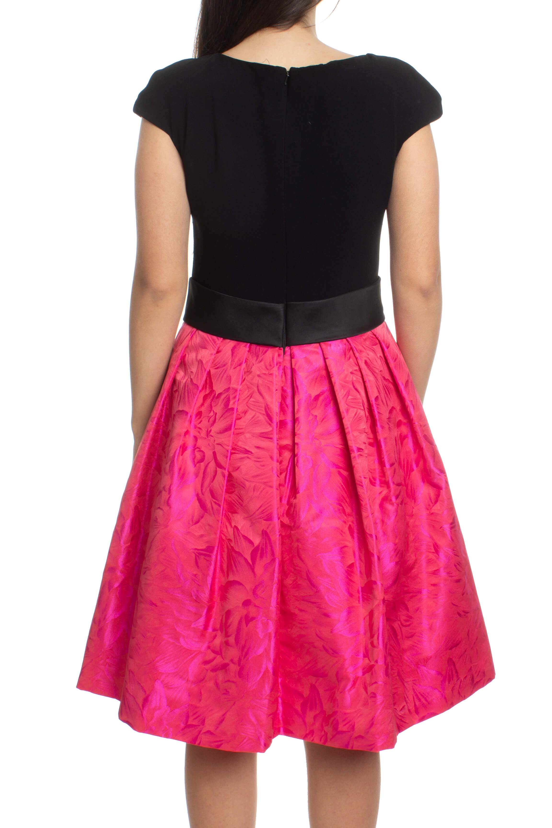 Theia, Talla 6