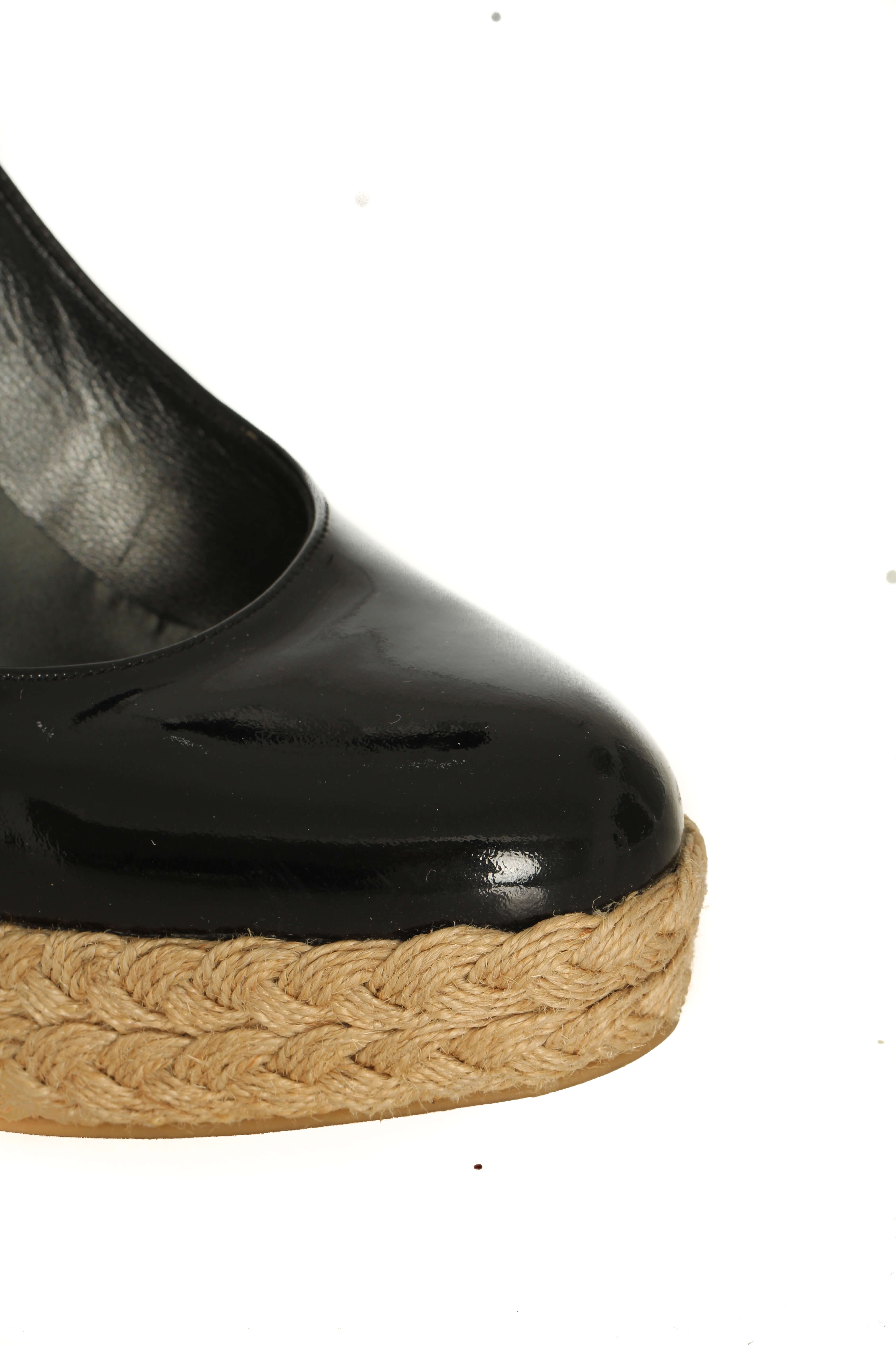 Stuart Weitzman, 7 USA