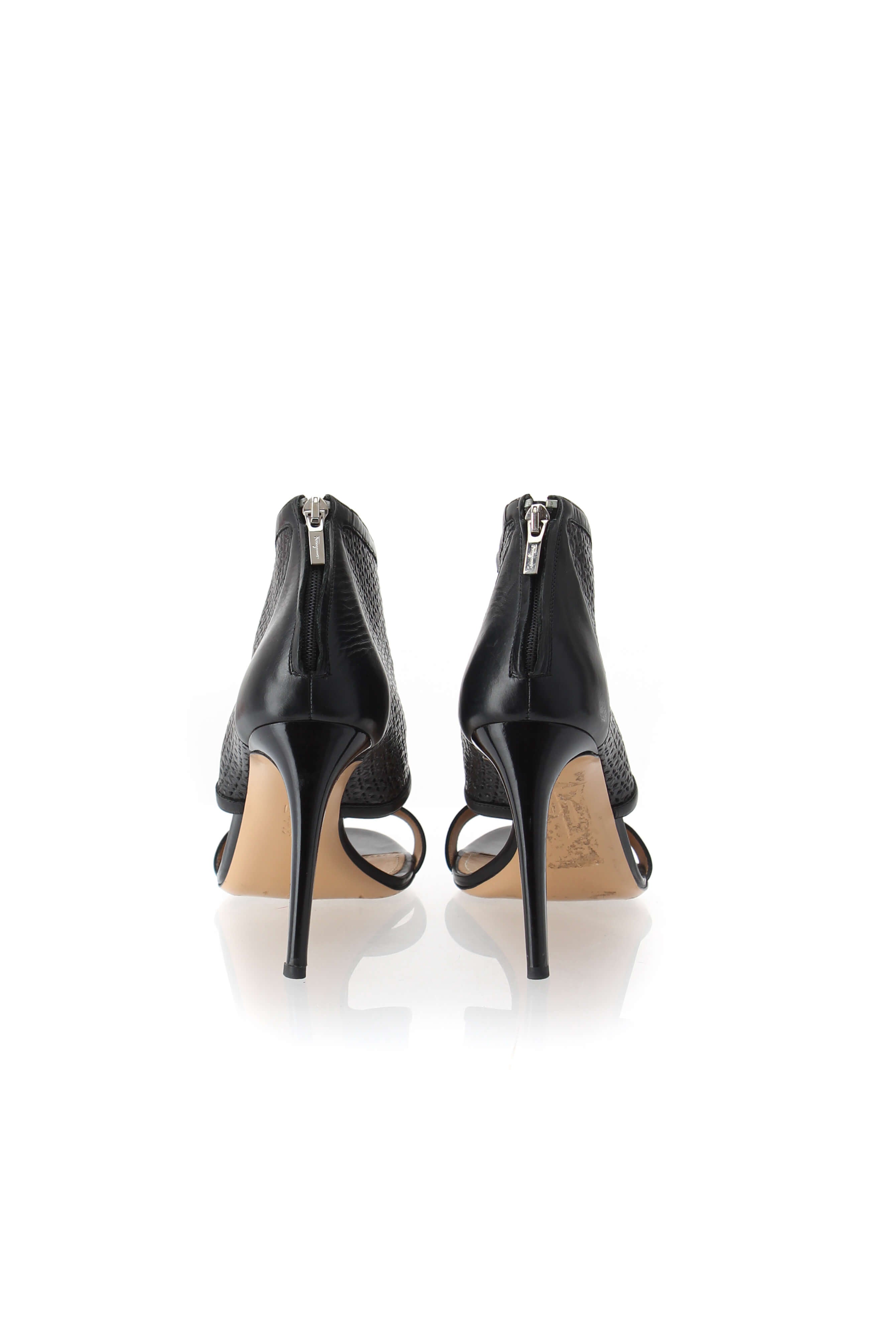 Salvatore Ferragamo, 9 USA