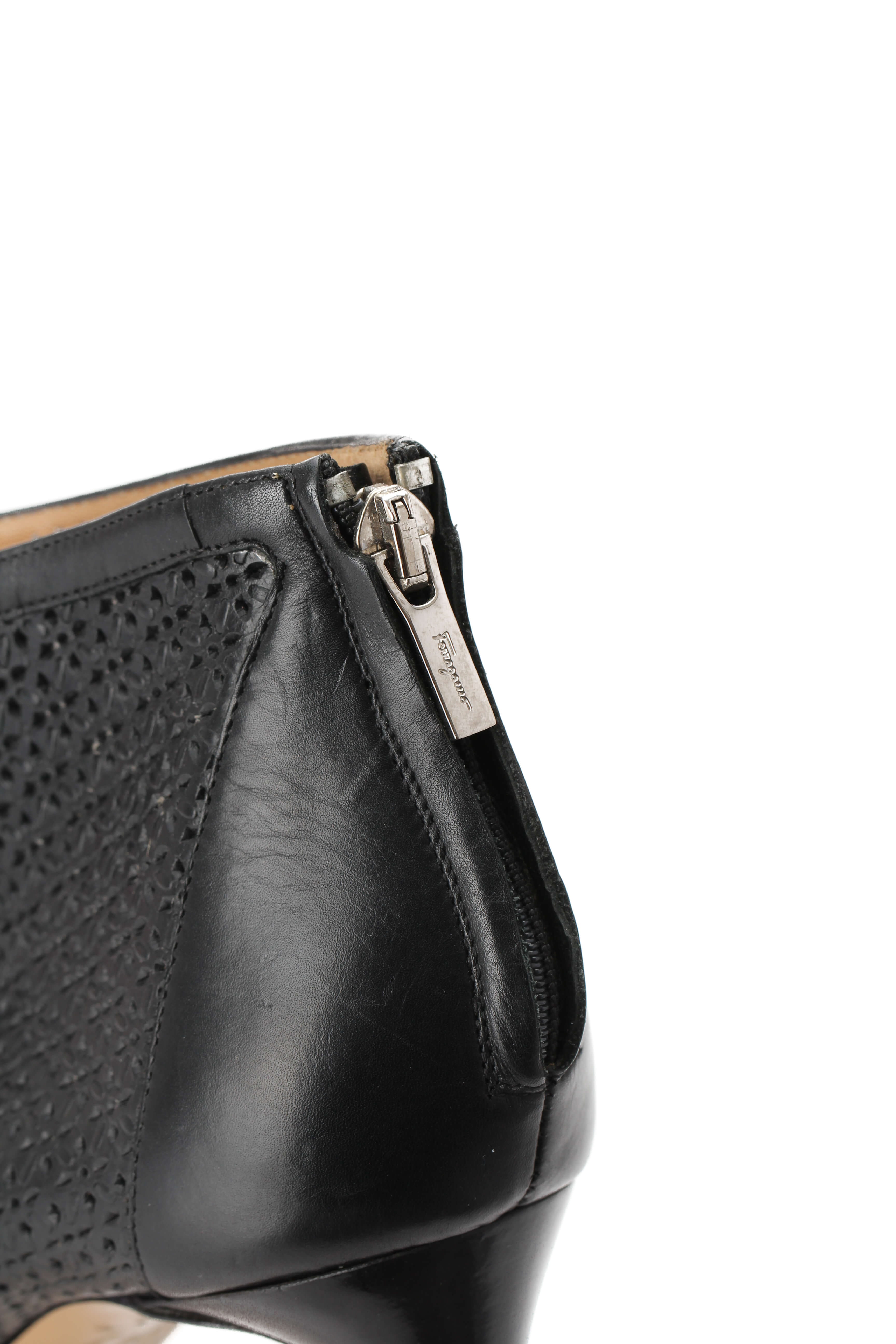 Salvatore Ferragamo, 9 USA