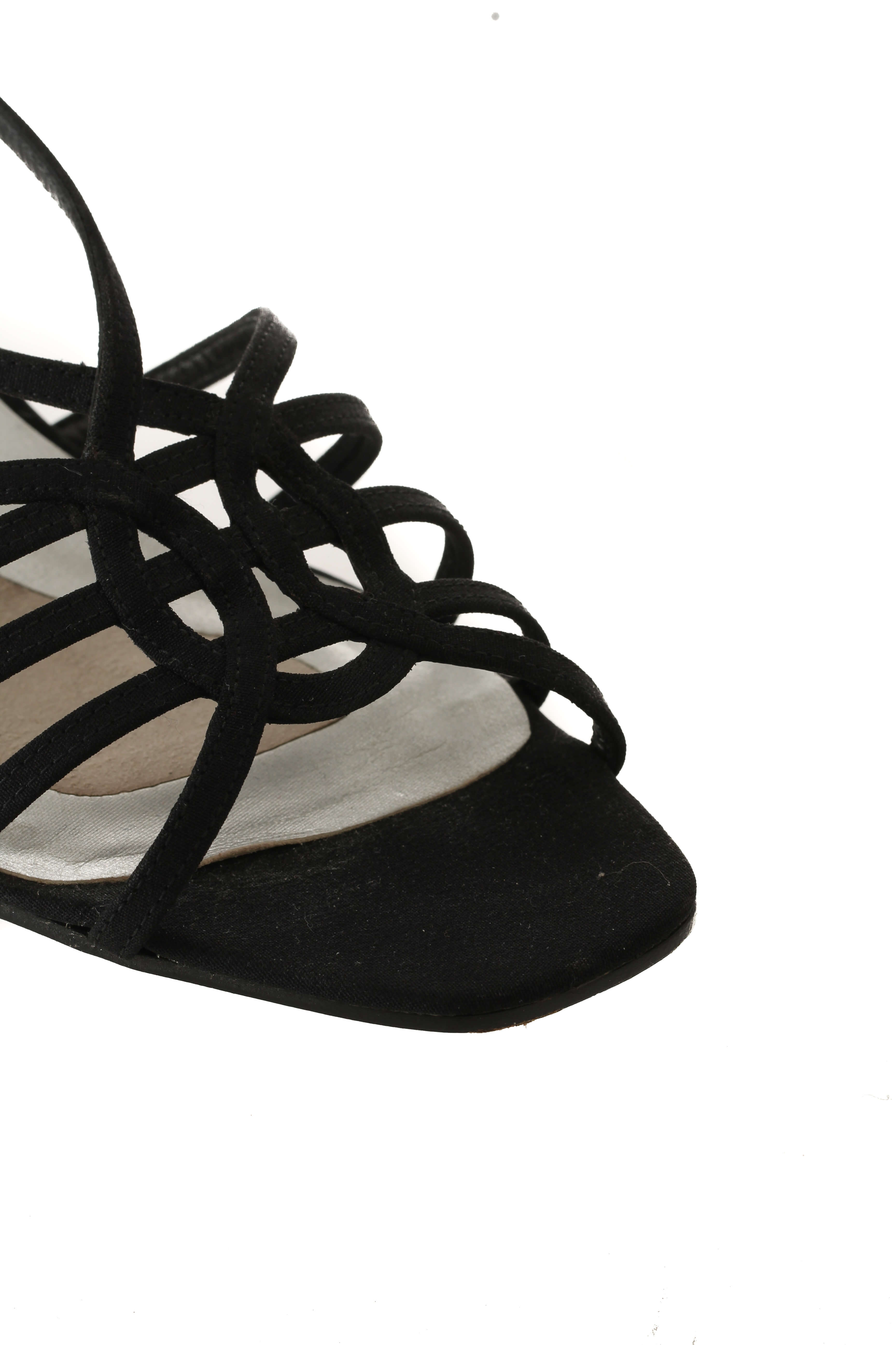 Stuart Weitzman, 9 USA