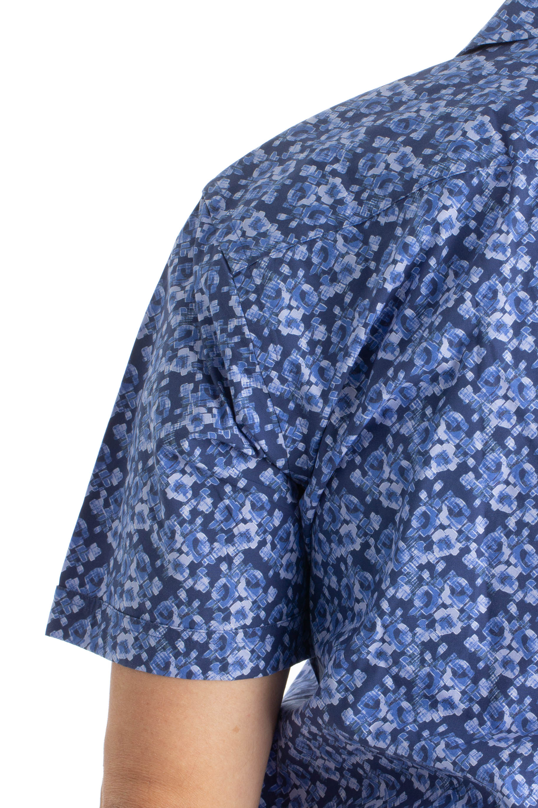 Bugatchi, Talla M