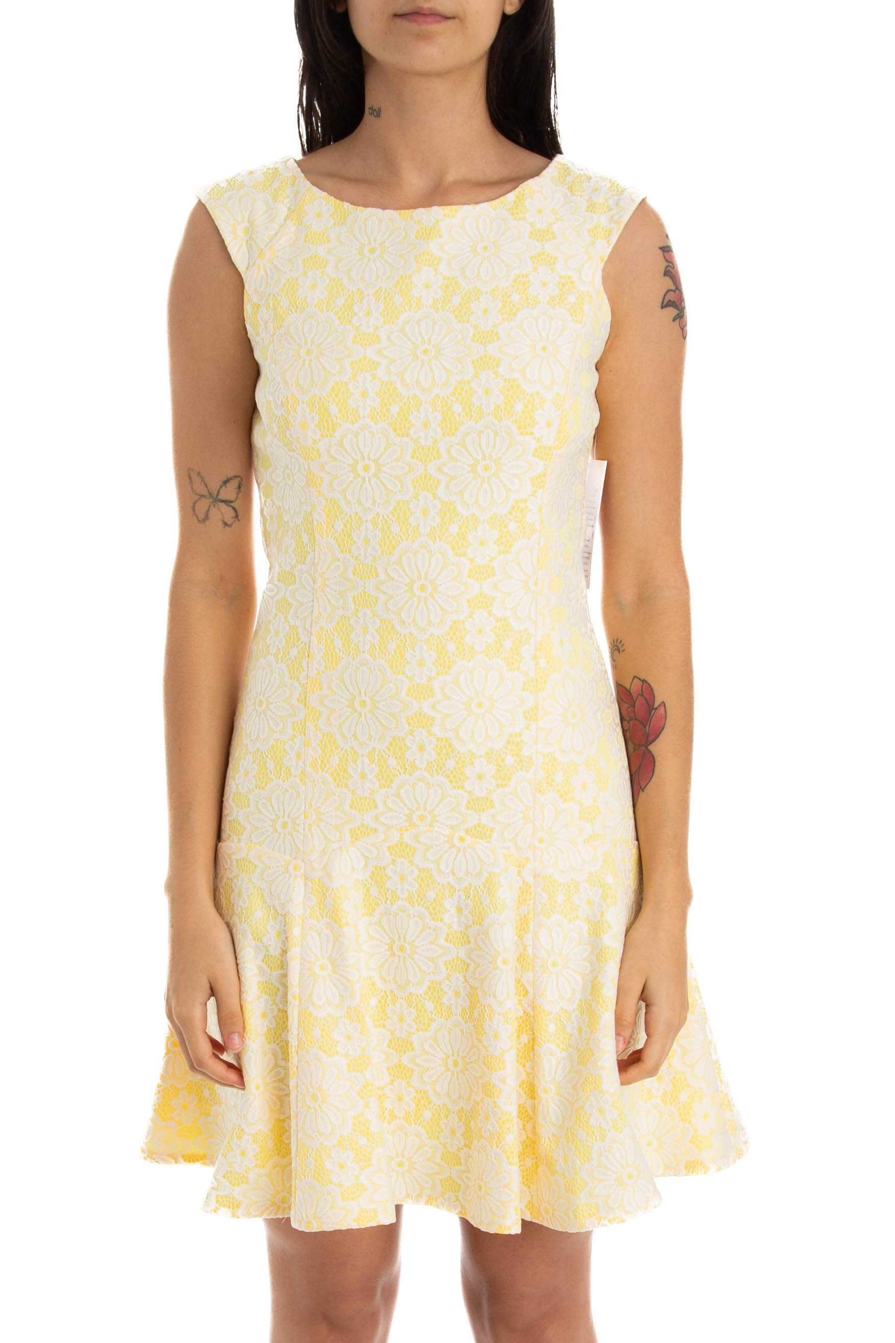 Nanette Lepore, Talla 2