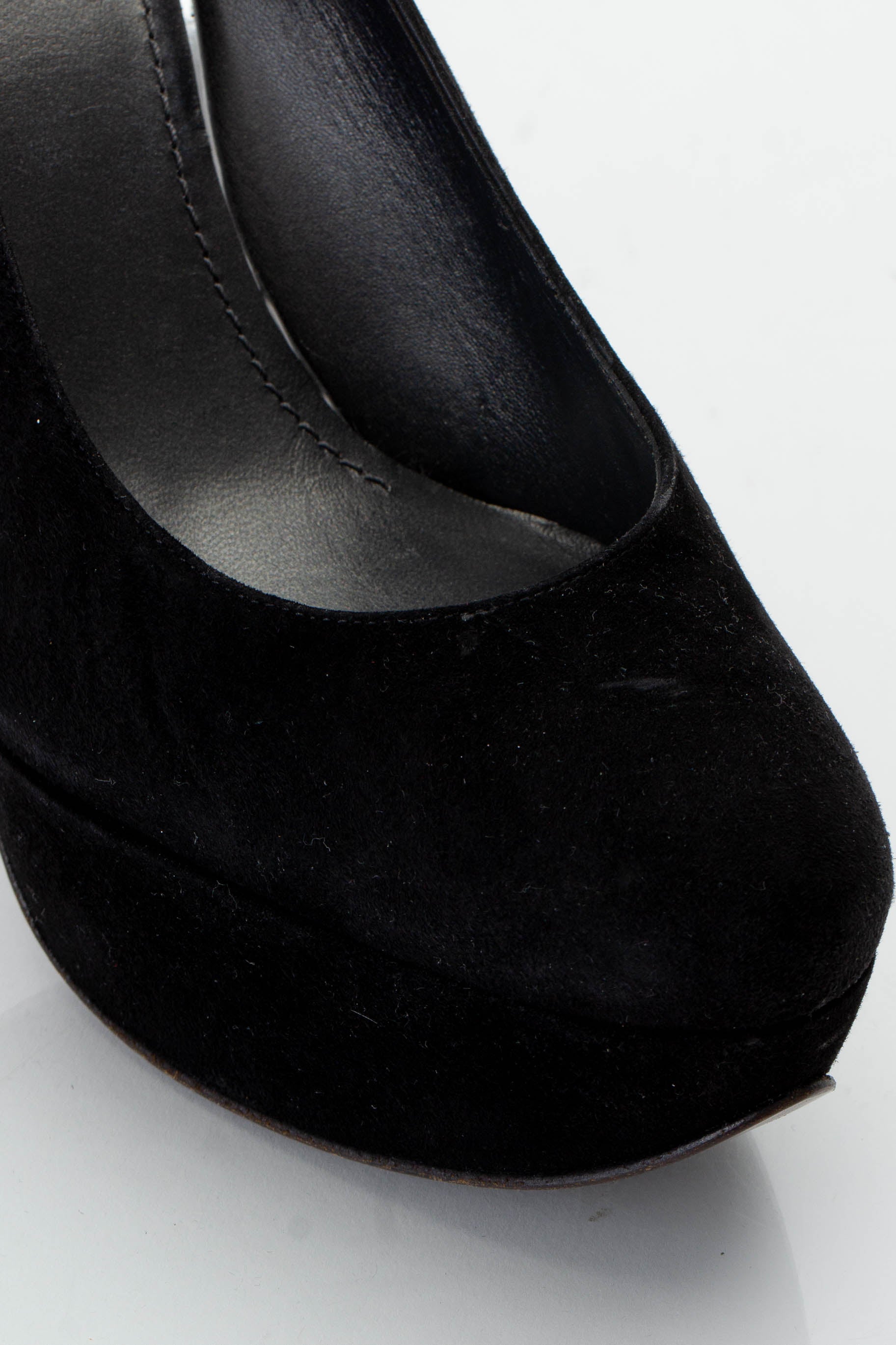 Stuart Weitzman, 9 USA