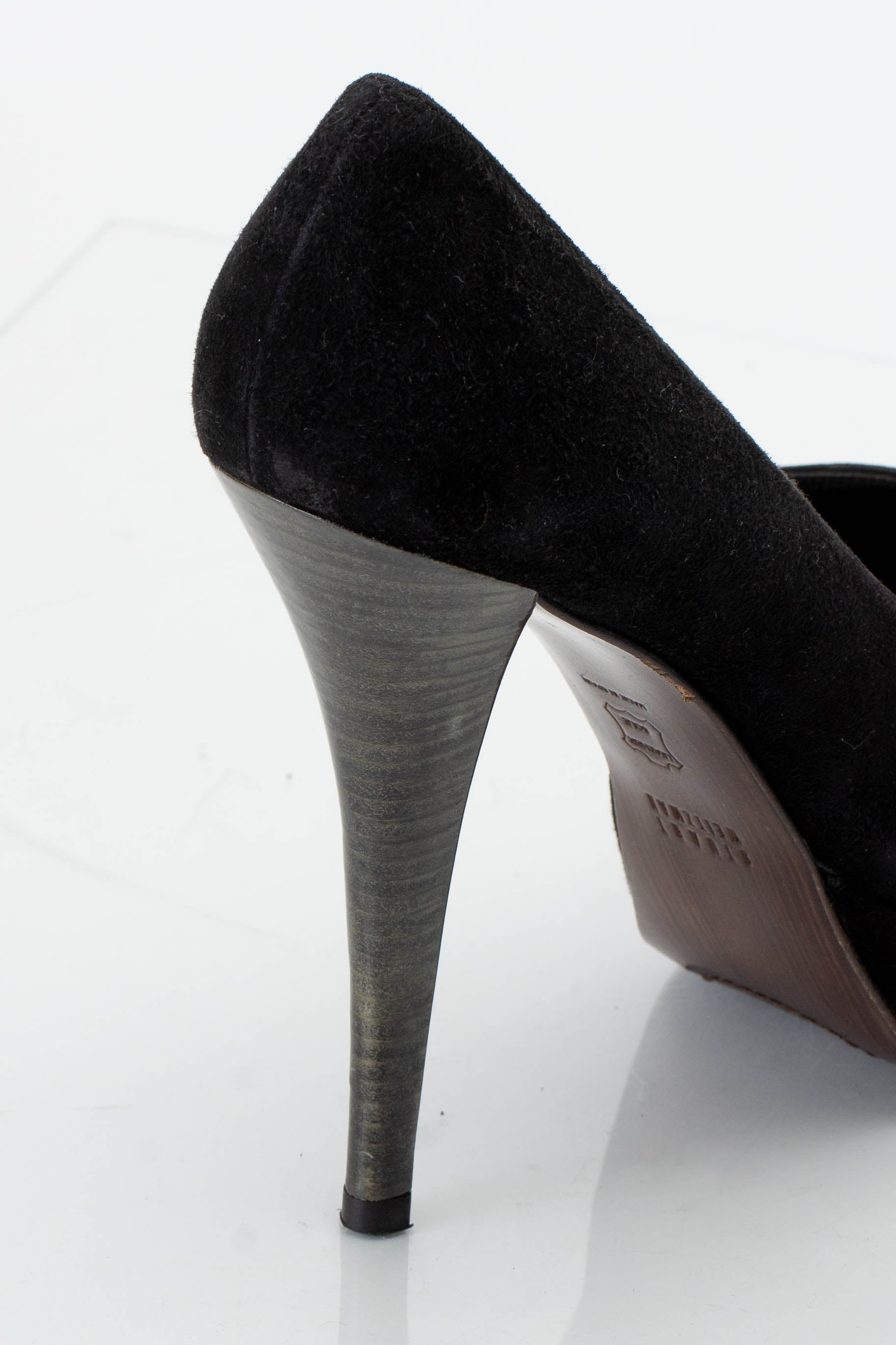 Stuart Weitzman, 9 USA