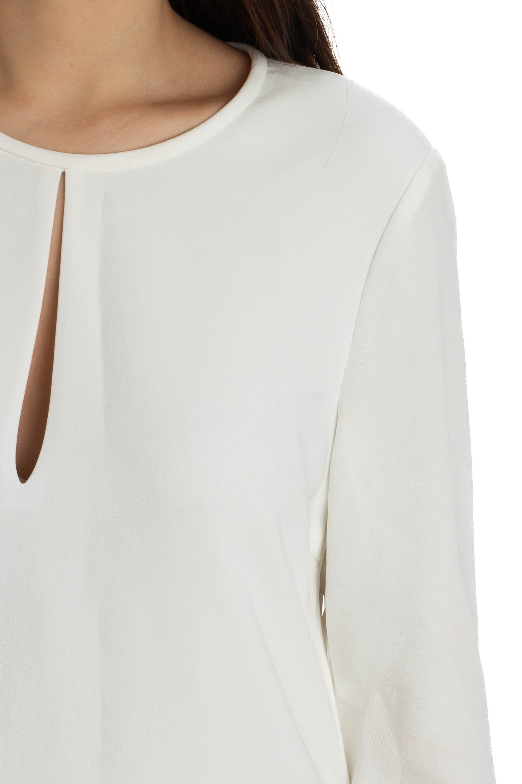 Elizabeth and James, Talla 6