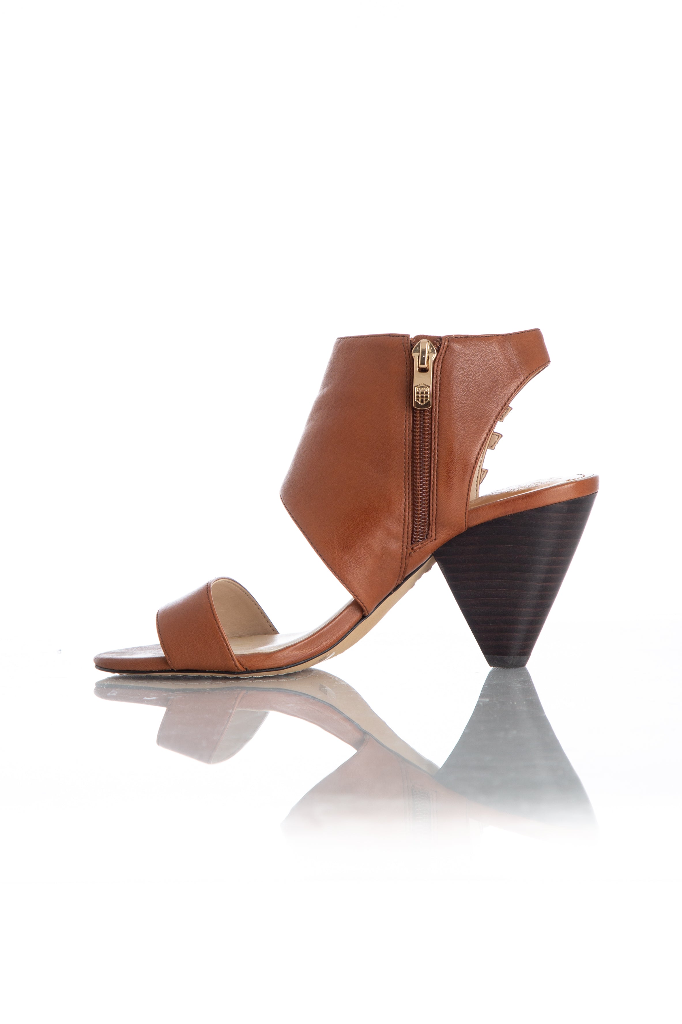 Vince Camuto, 7.5 USA